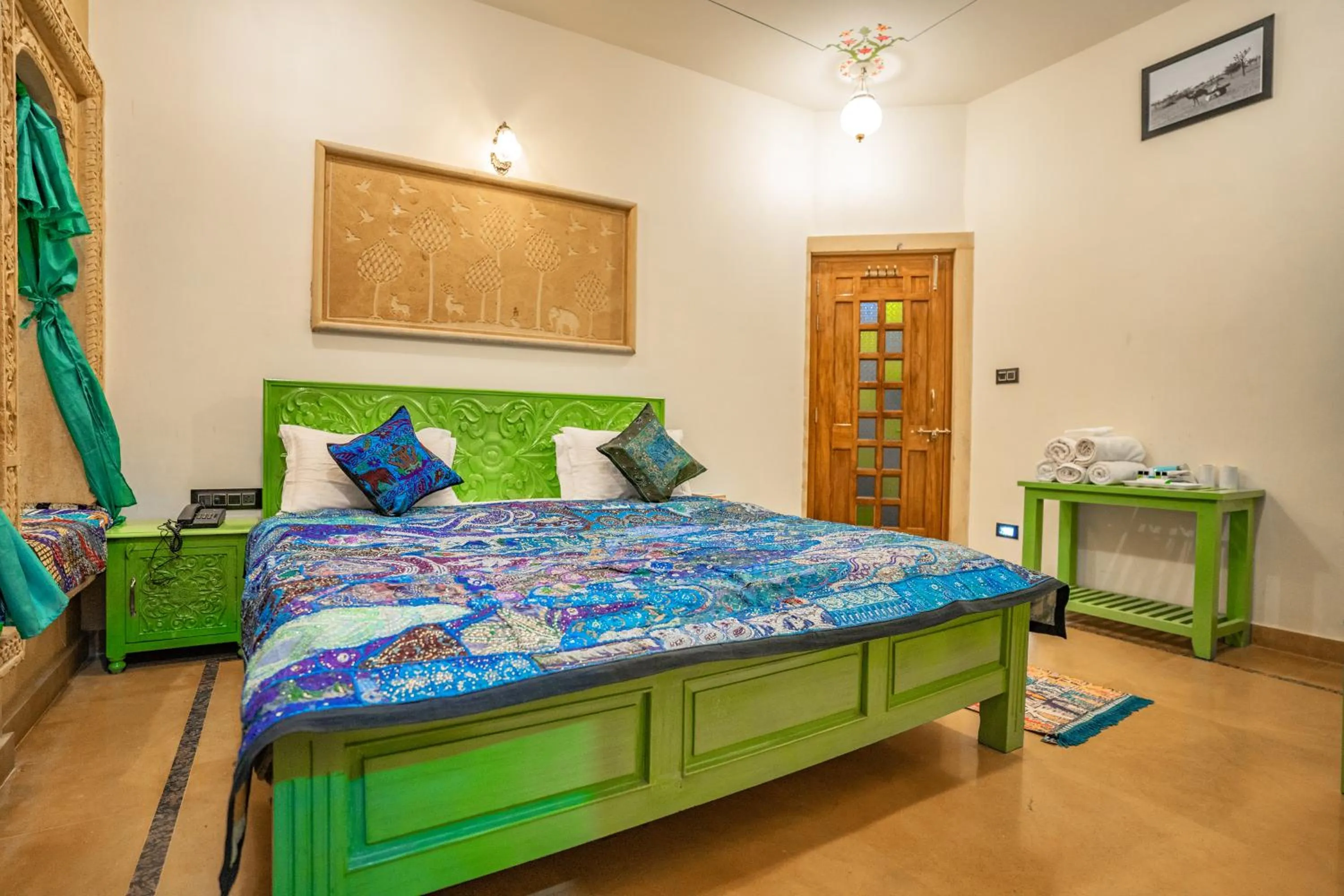 Bed in Tripli Hotels Prithvi Haveli