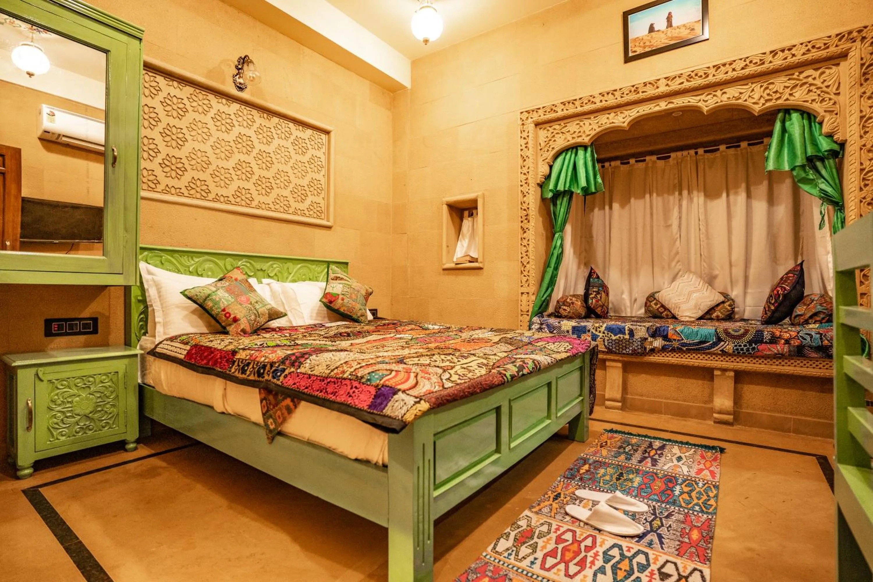 Bed in Tripli Hotels Prithvi Haveli