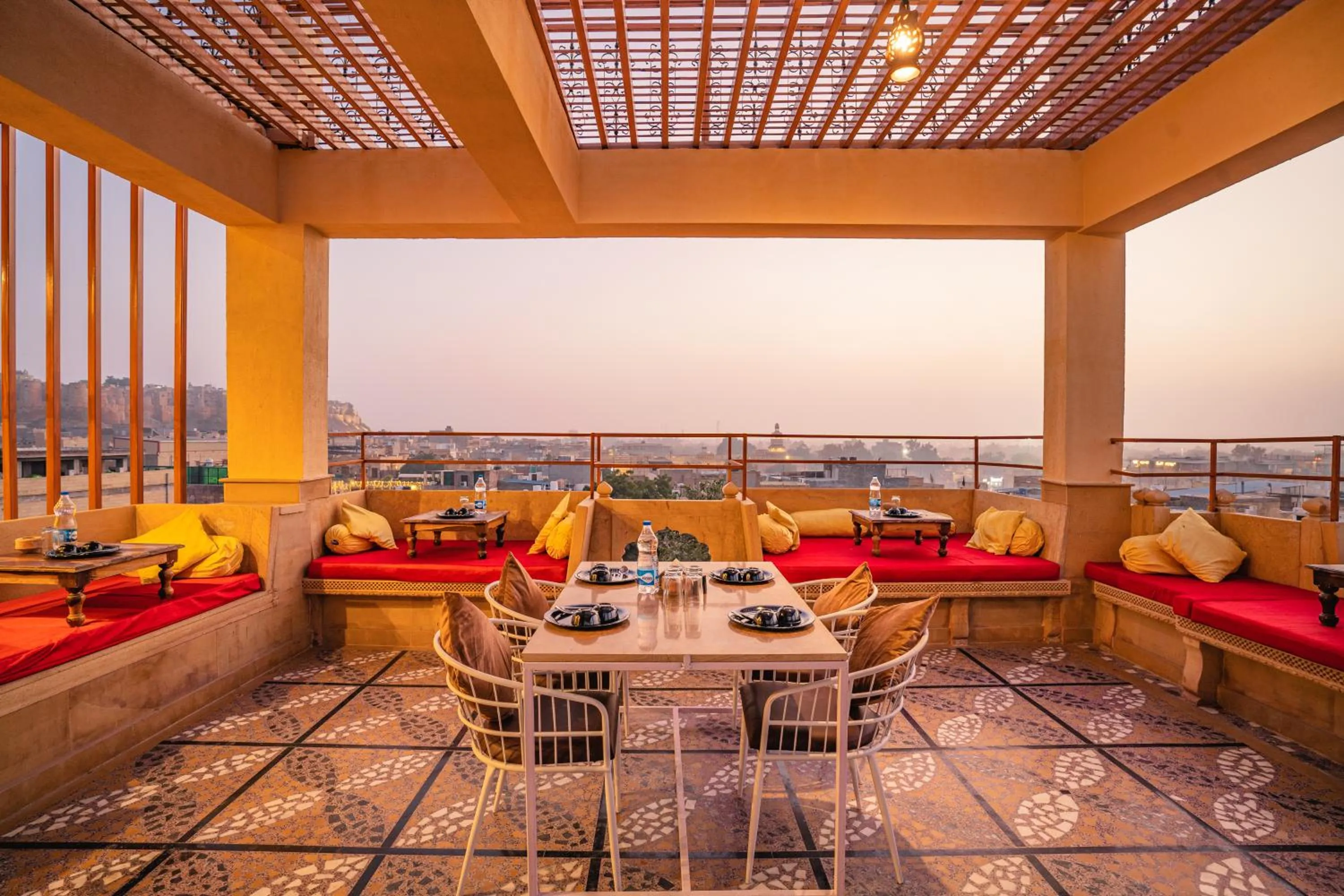 Restaurant/places to eat in Tripli Hotels Prithvi Haveli