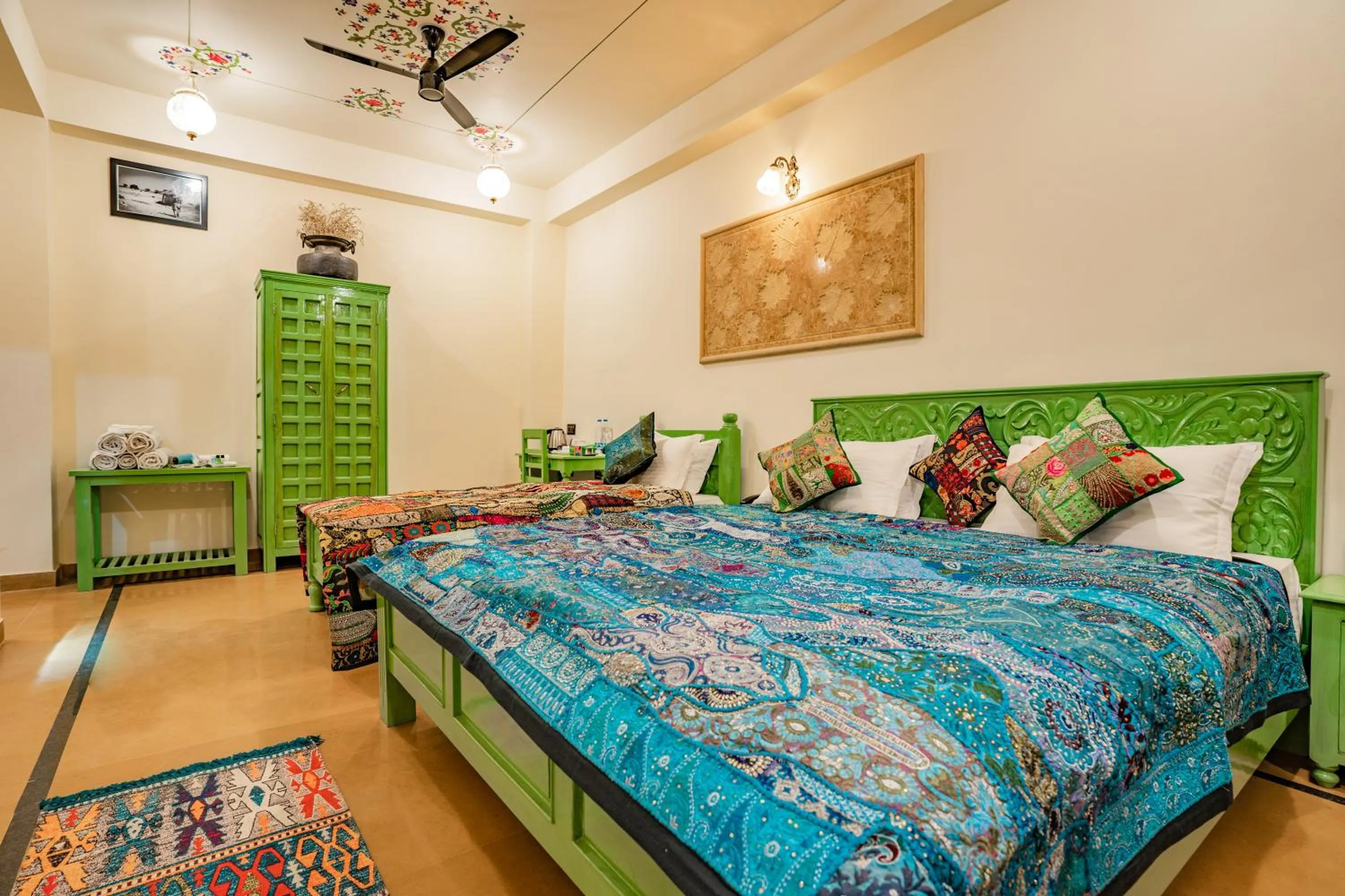 Bed in Tripli Hotels Prithvi Haveli