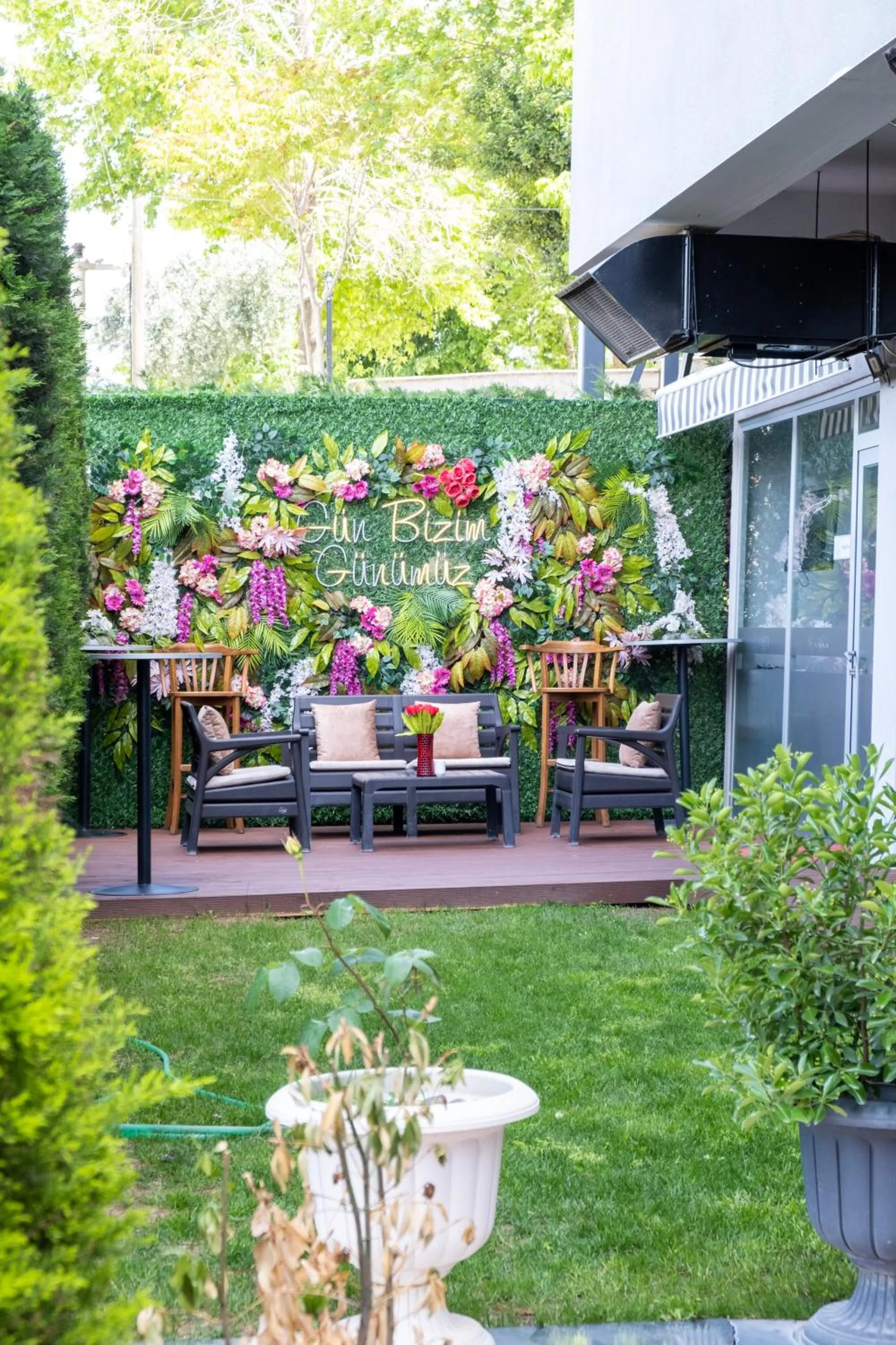 Patio in Lavin Hotel & Spa