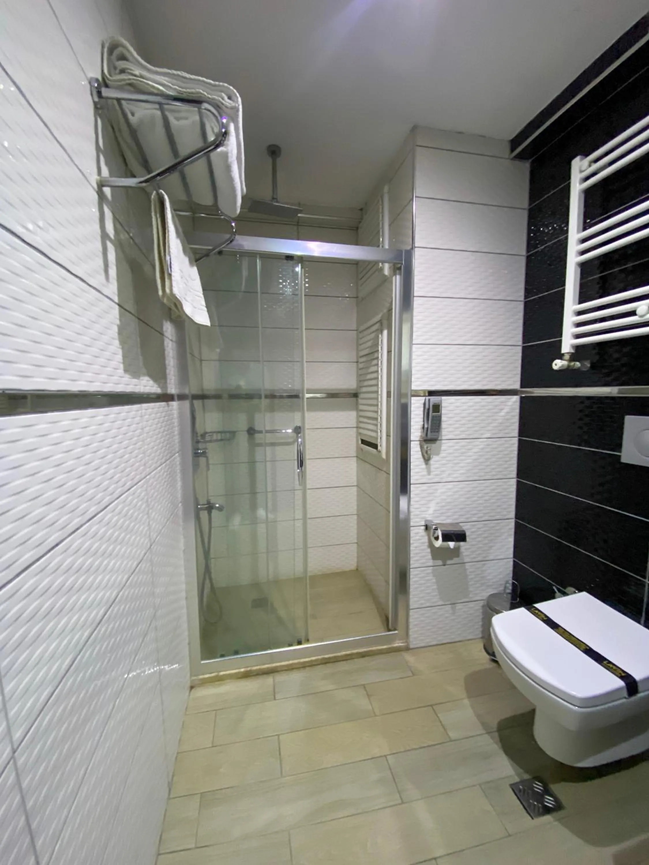 Shower in Lavin Hotel & Spa