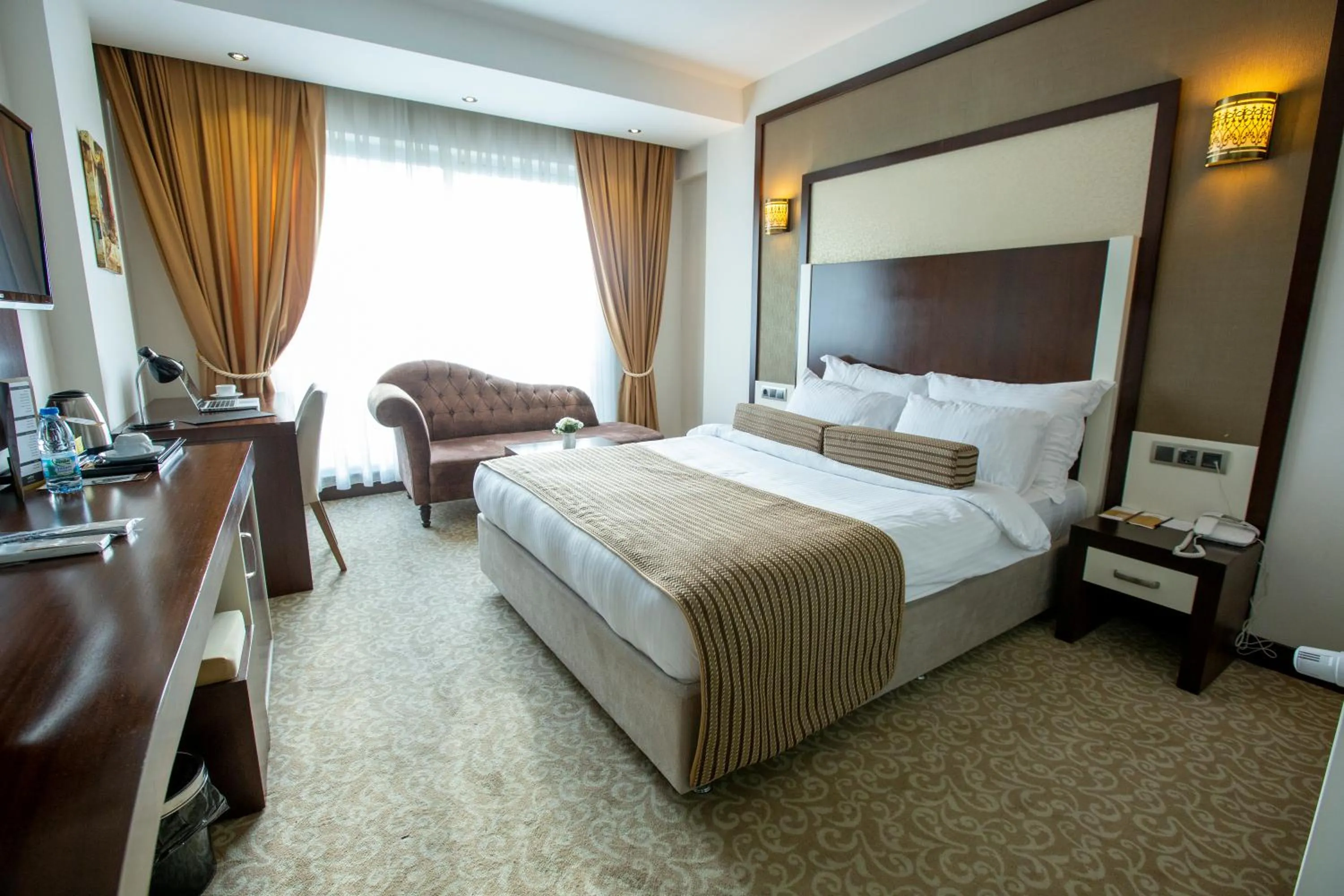 Massage, Bed in Lavin Hotel & Spa