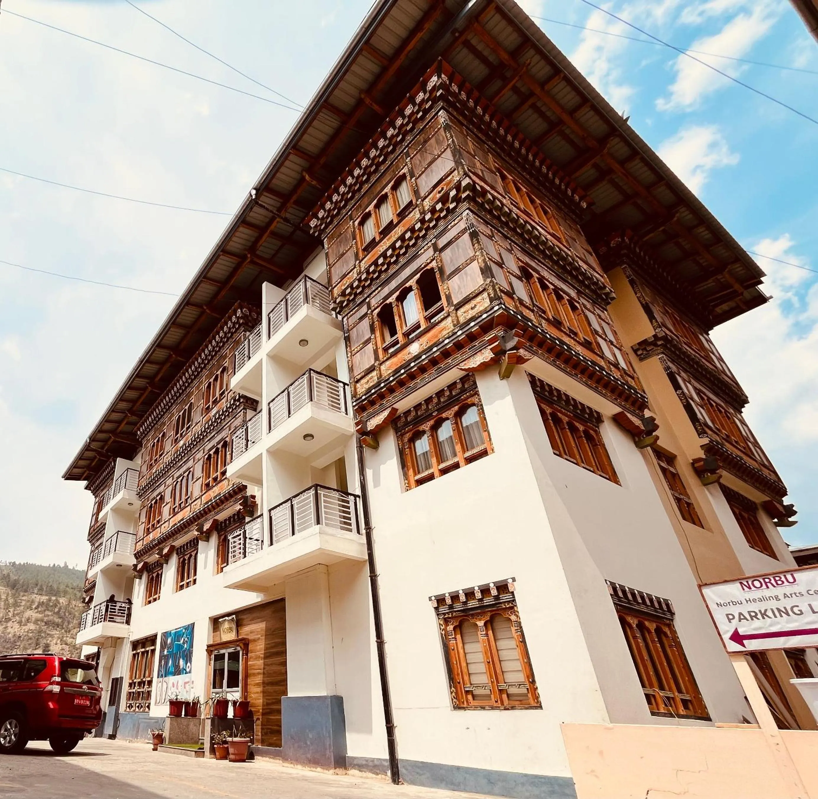 Parking in Norbu Healing Hotel