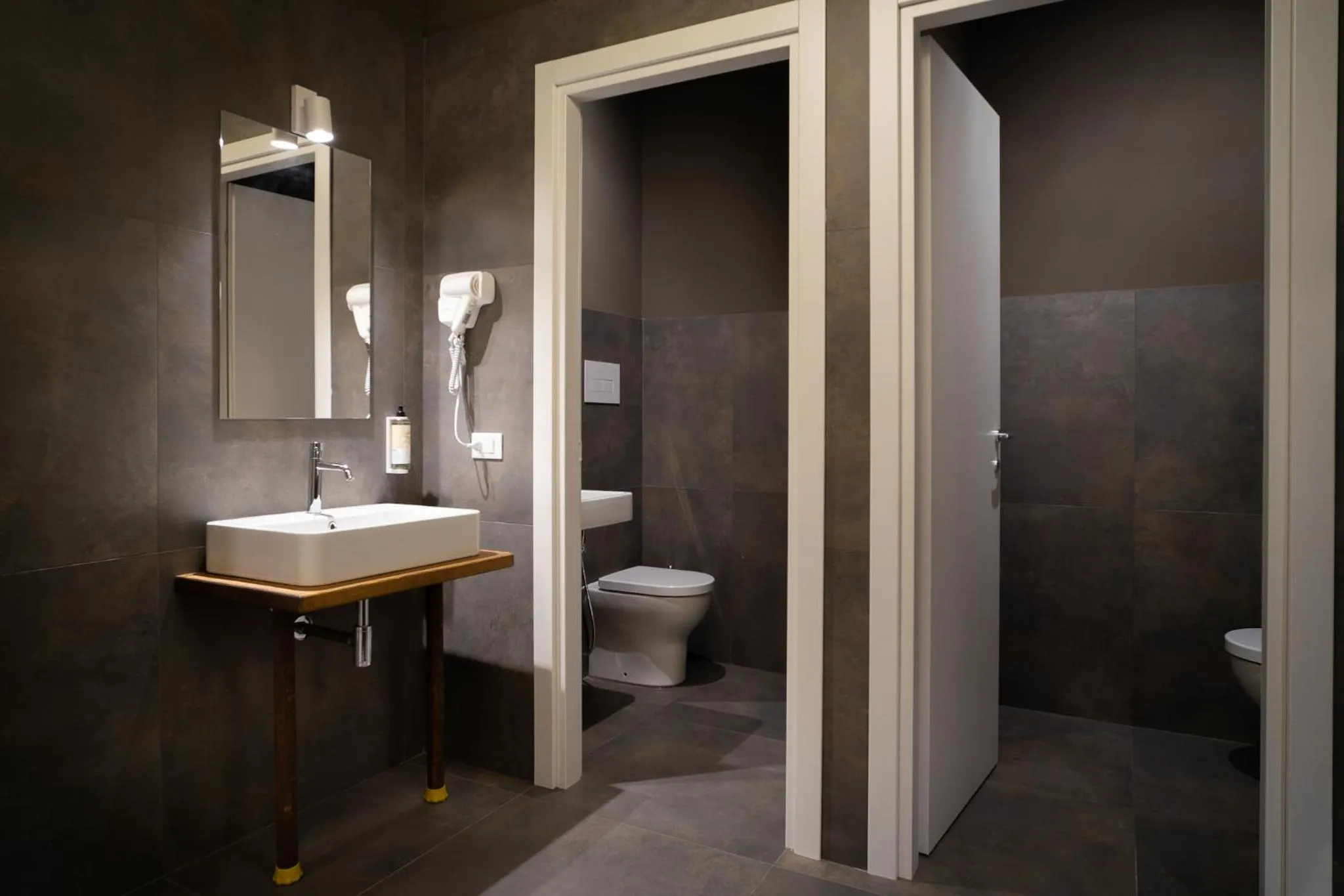 Toilet in Hostelò - Luxury Hostel