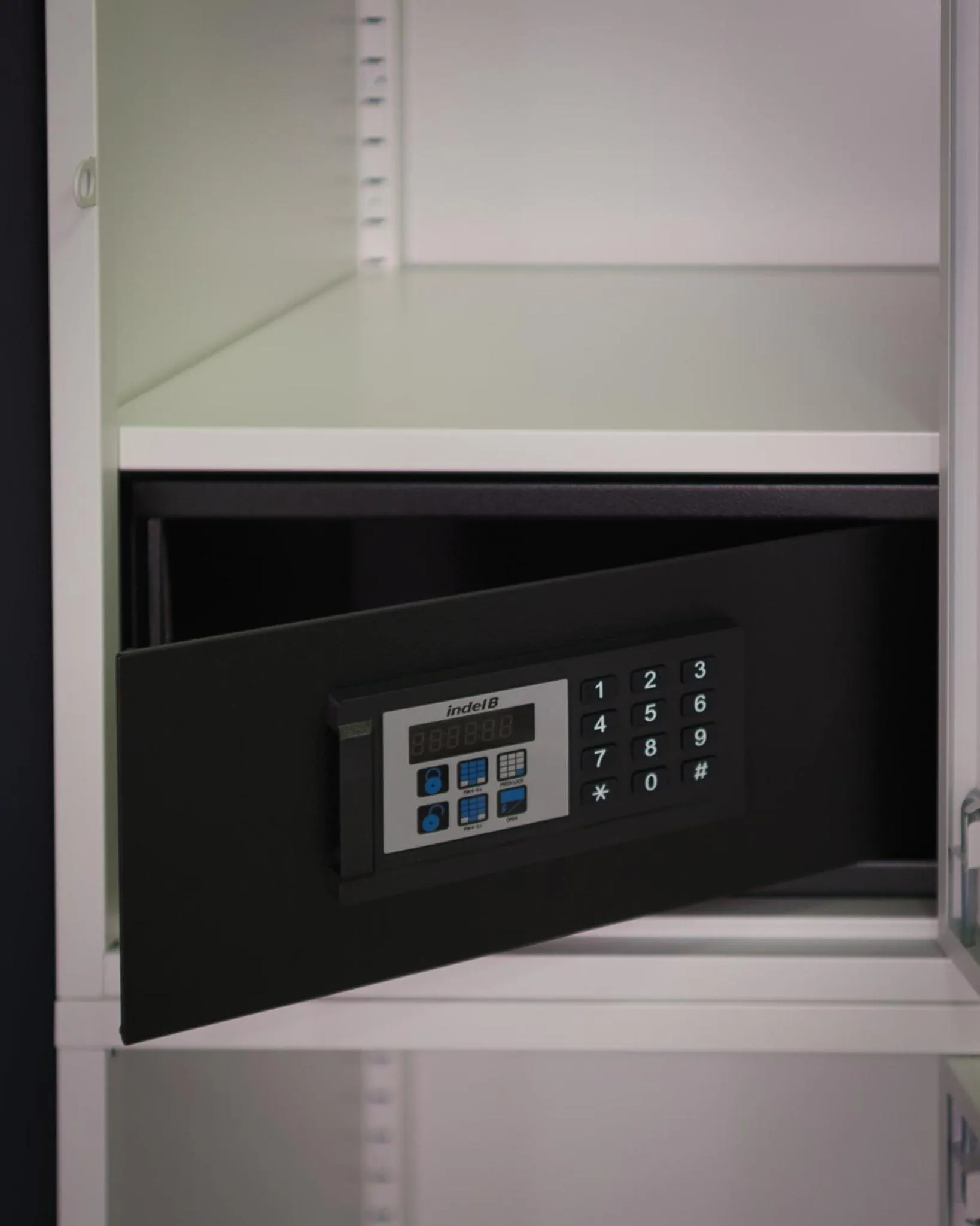 microwave in Hostelò - Luxury Hostel