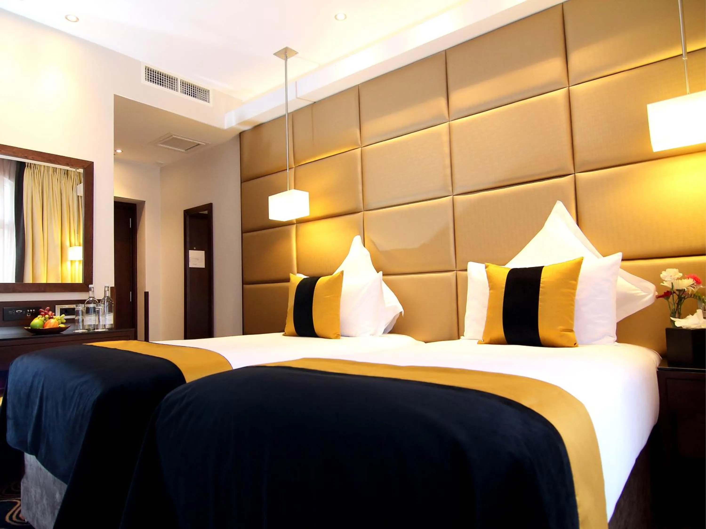 Bed in Montcalm Piccadilly Townhouse, London West End