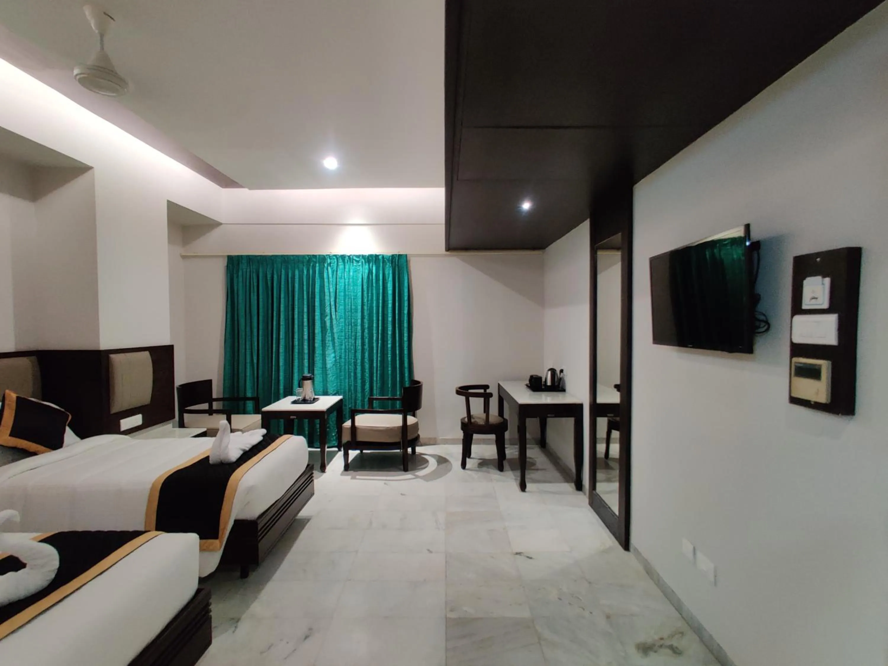 Bedroom in Hotel Saratharajans