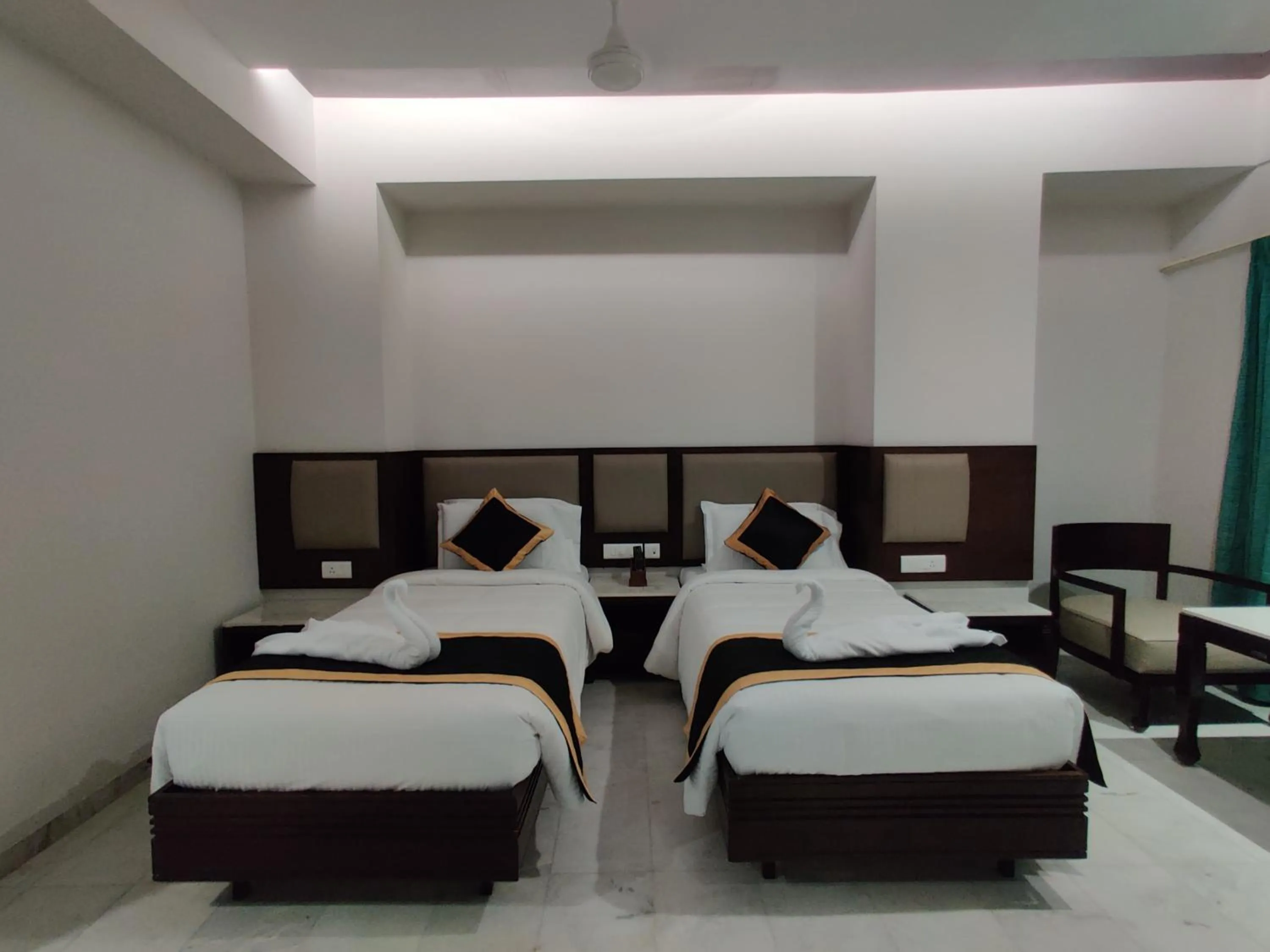 Bedroom in Hotel Saratharajans