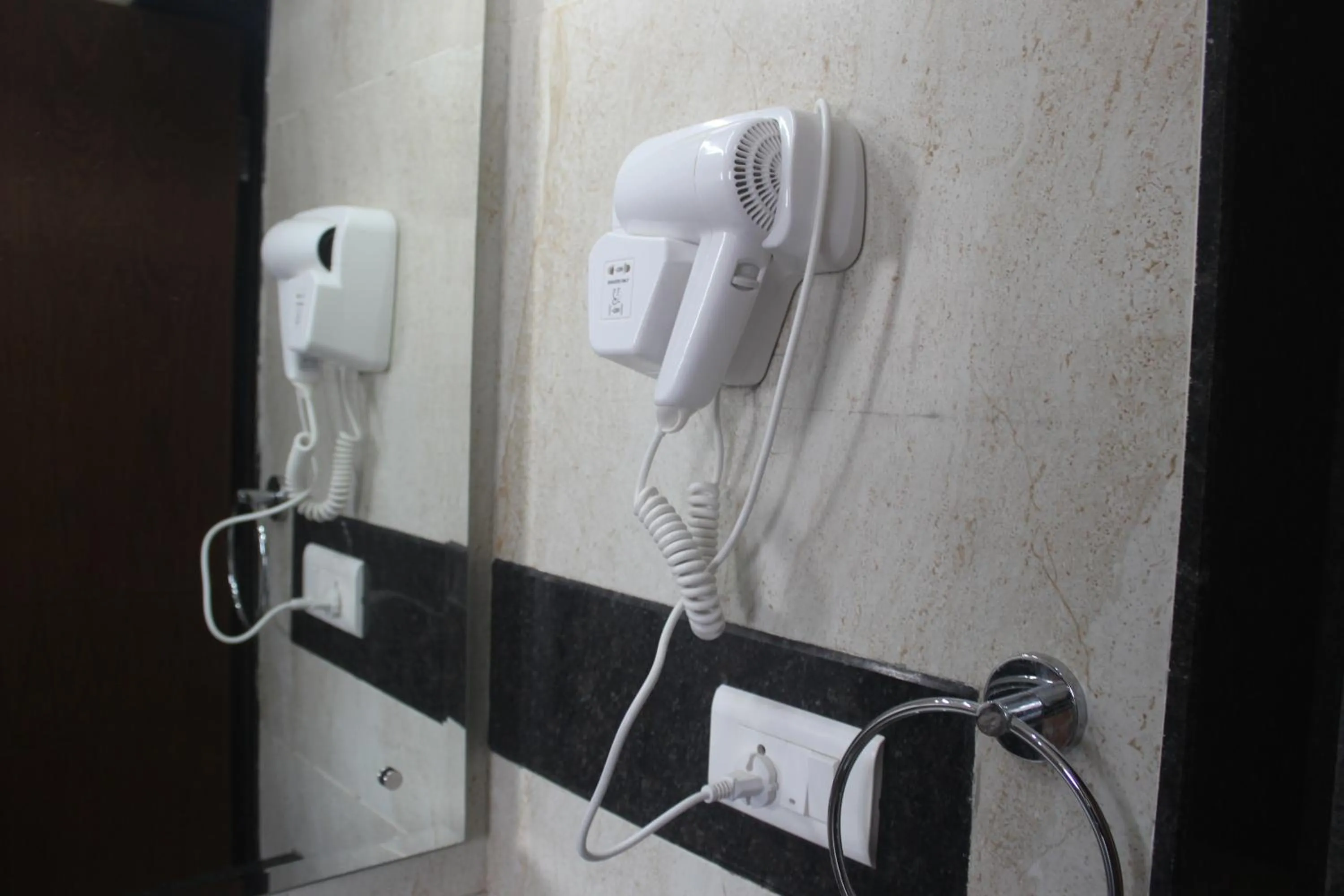 Bathroom in Hotel Saratharajans