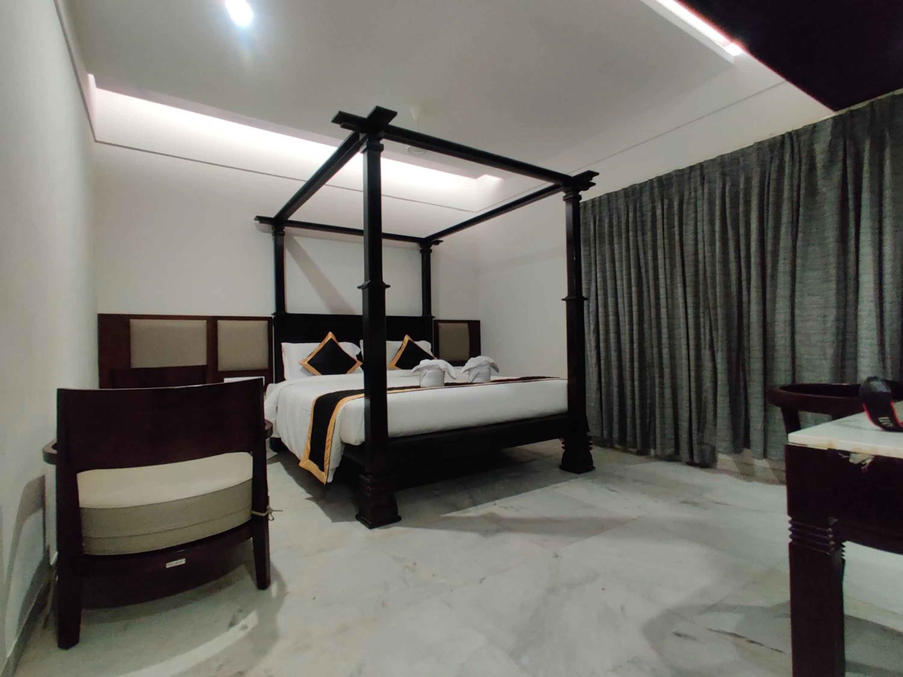 Bedroom in Hotel Saratharajans