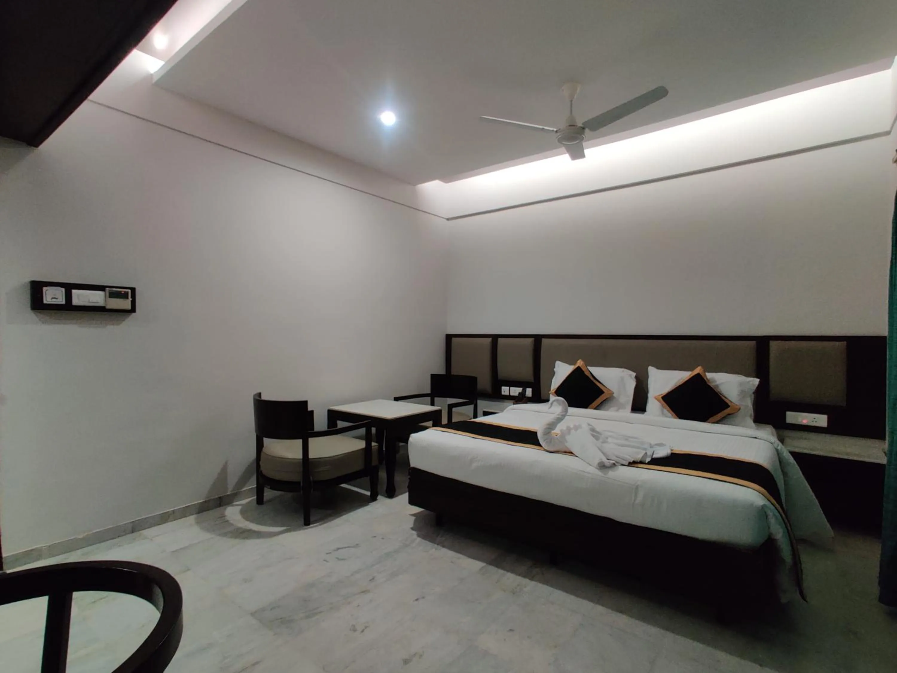 Bed in Hotel Saratharajans