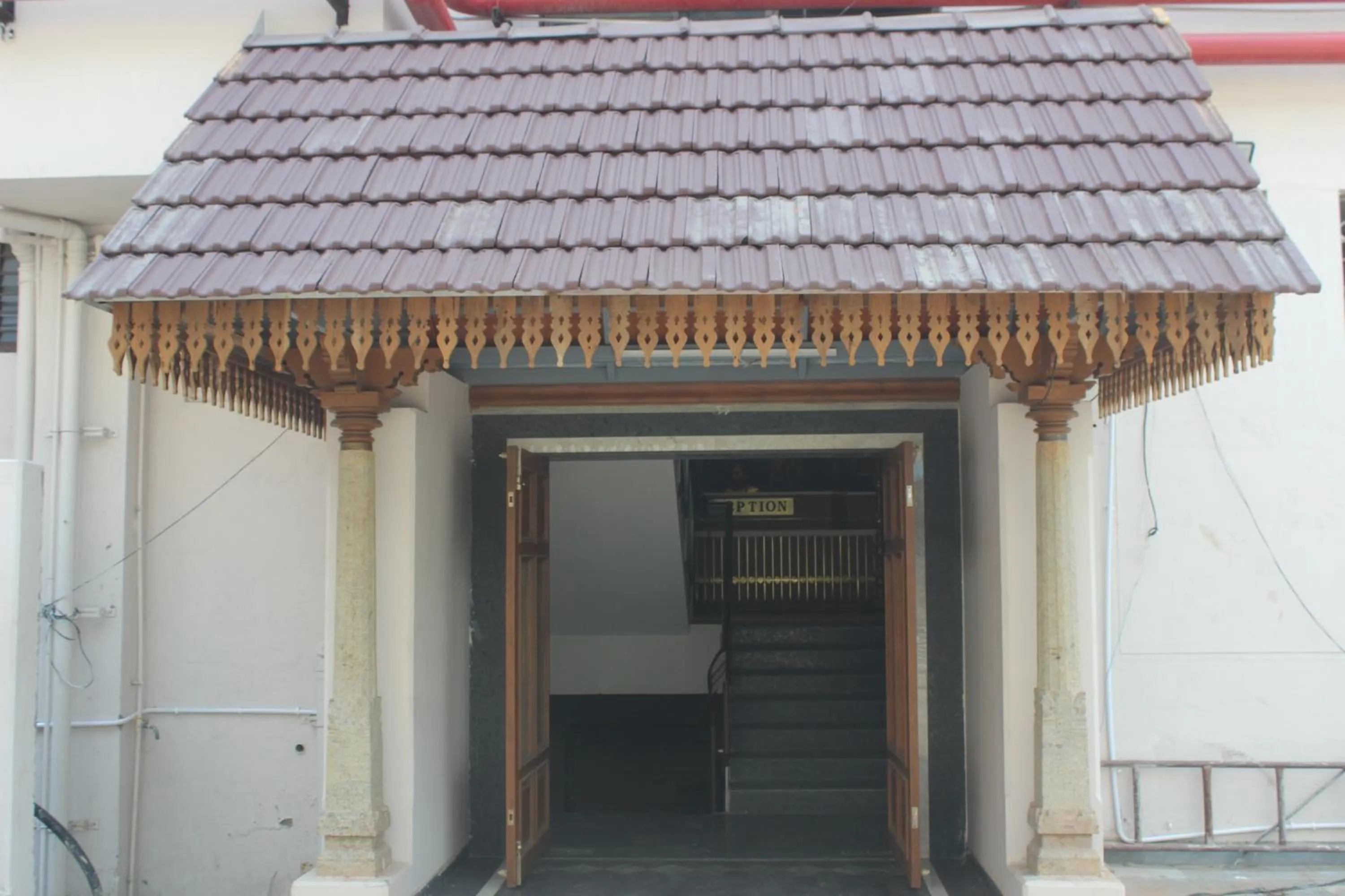 Facade/entrance in Hotel Saratharajans