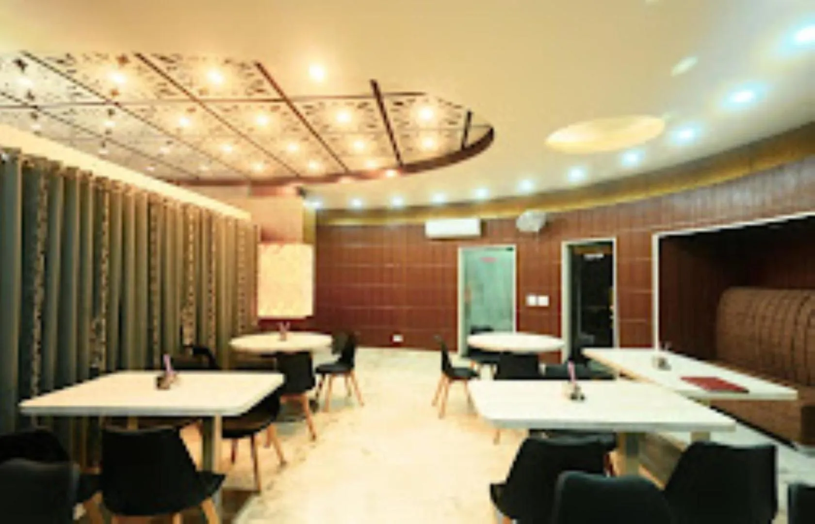 Restaurant/Places to Eat in HOTEL FOUR SEASON , Varanasi