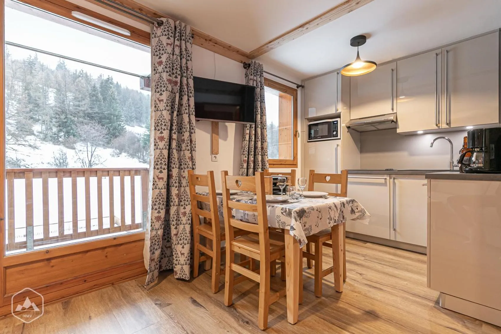 Kitchen or kitchenette in Les Alpages d'Herbefin