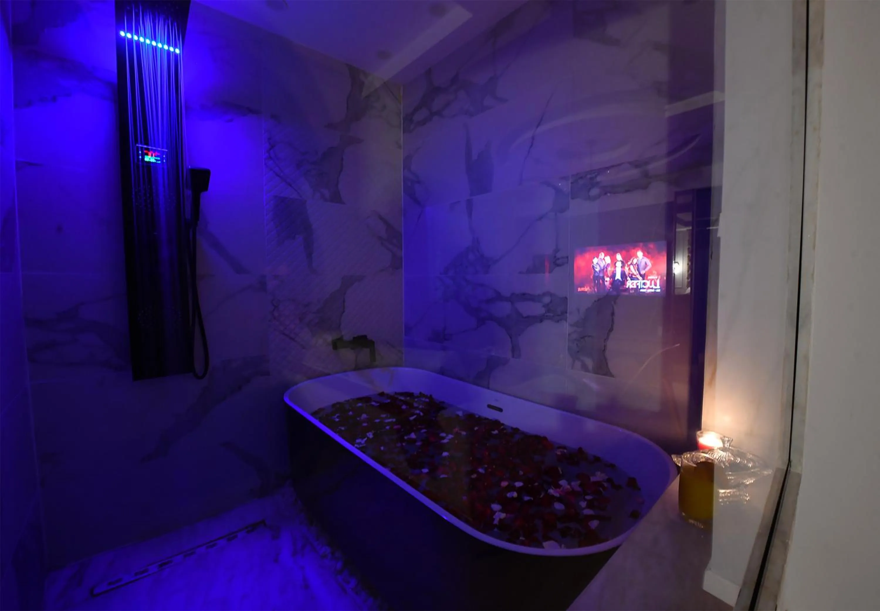 Shower in Arabella Premium Residence - New Cairo