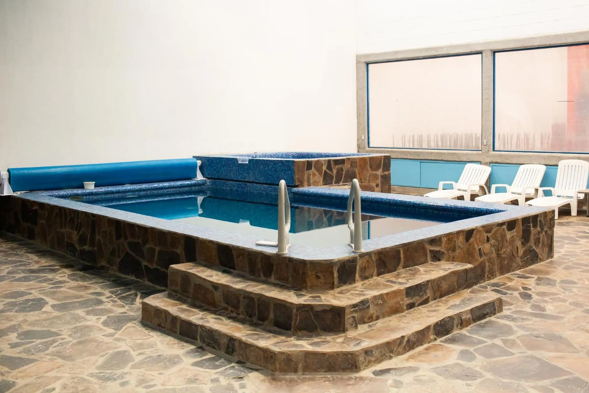 Swimming pool in Cabañas Bungalos las Alazanas