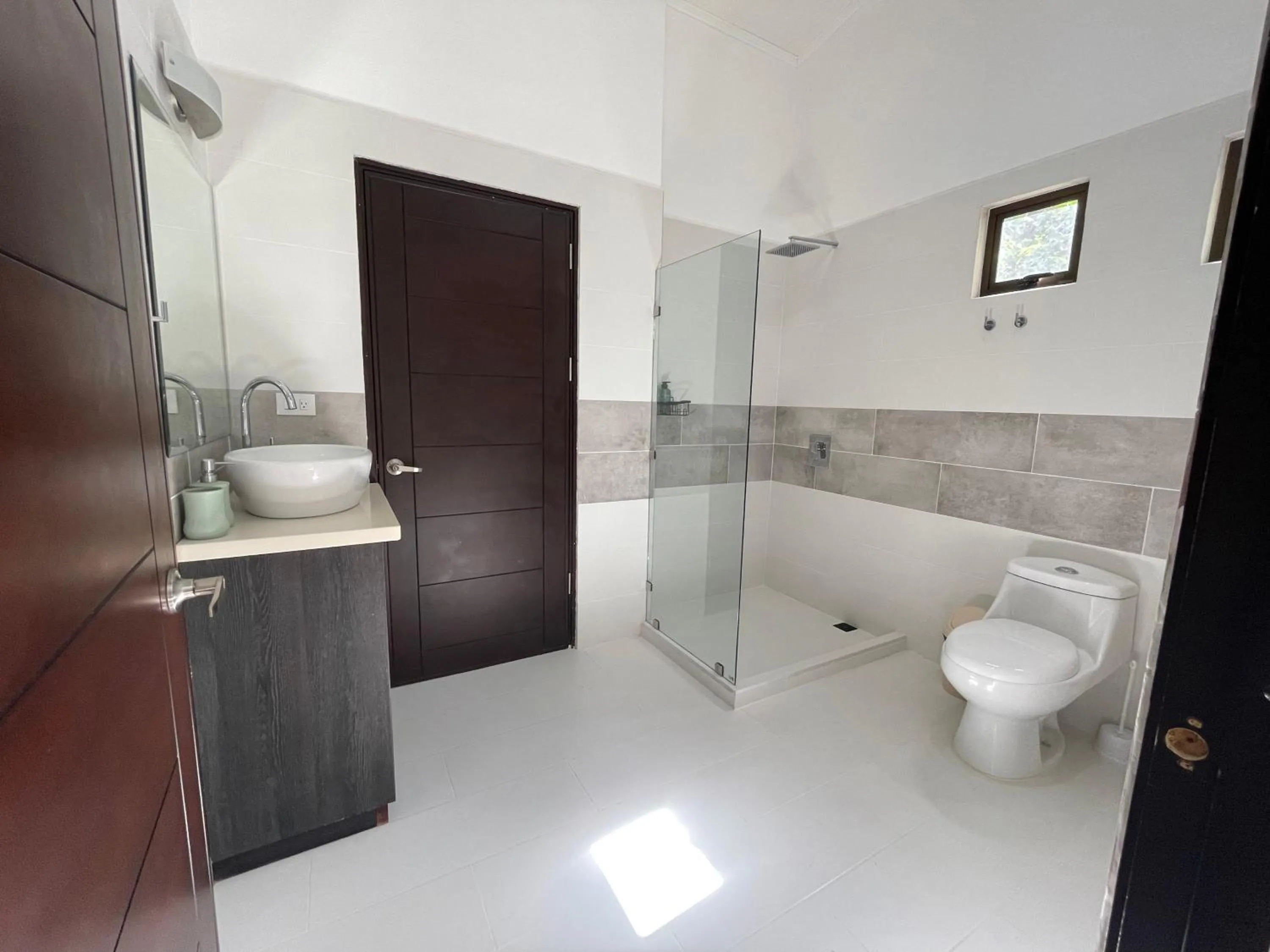 Shower in Fuego Lodge