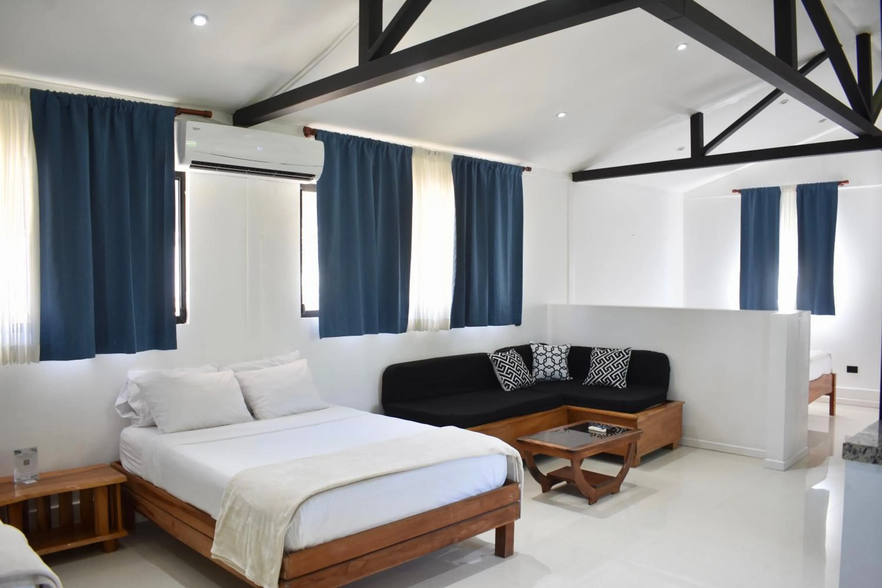 Living room, Bed in Fuego Lodge