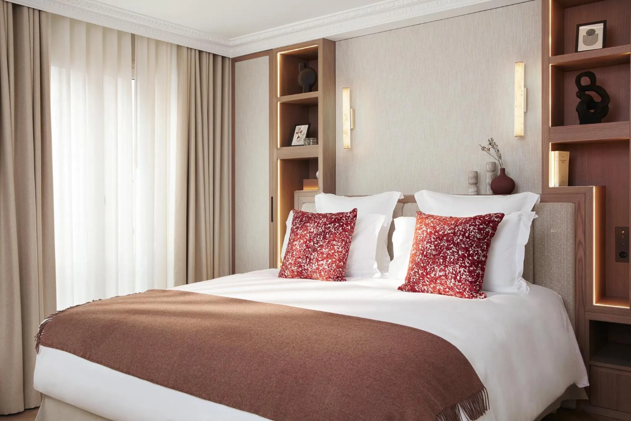 Bedroom, Bed in HIGHSTAY - Luxury Serviced Apartments - Centre Pompidou