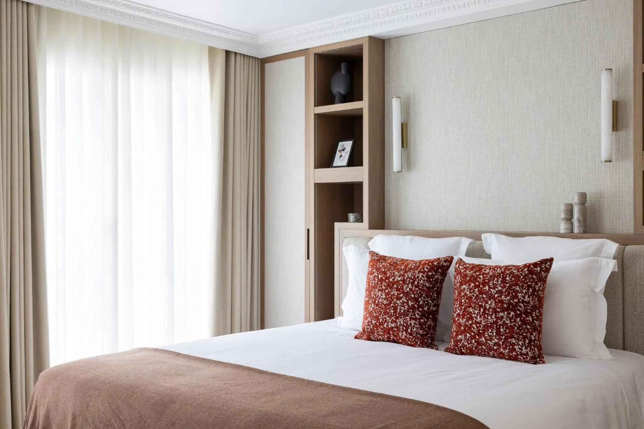 Bed in HIGHSTAY - Luxury Serviced Apartments - Centre Pompidou