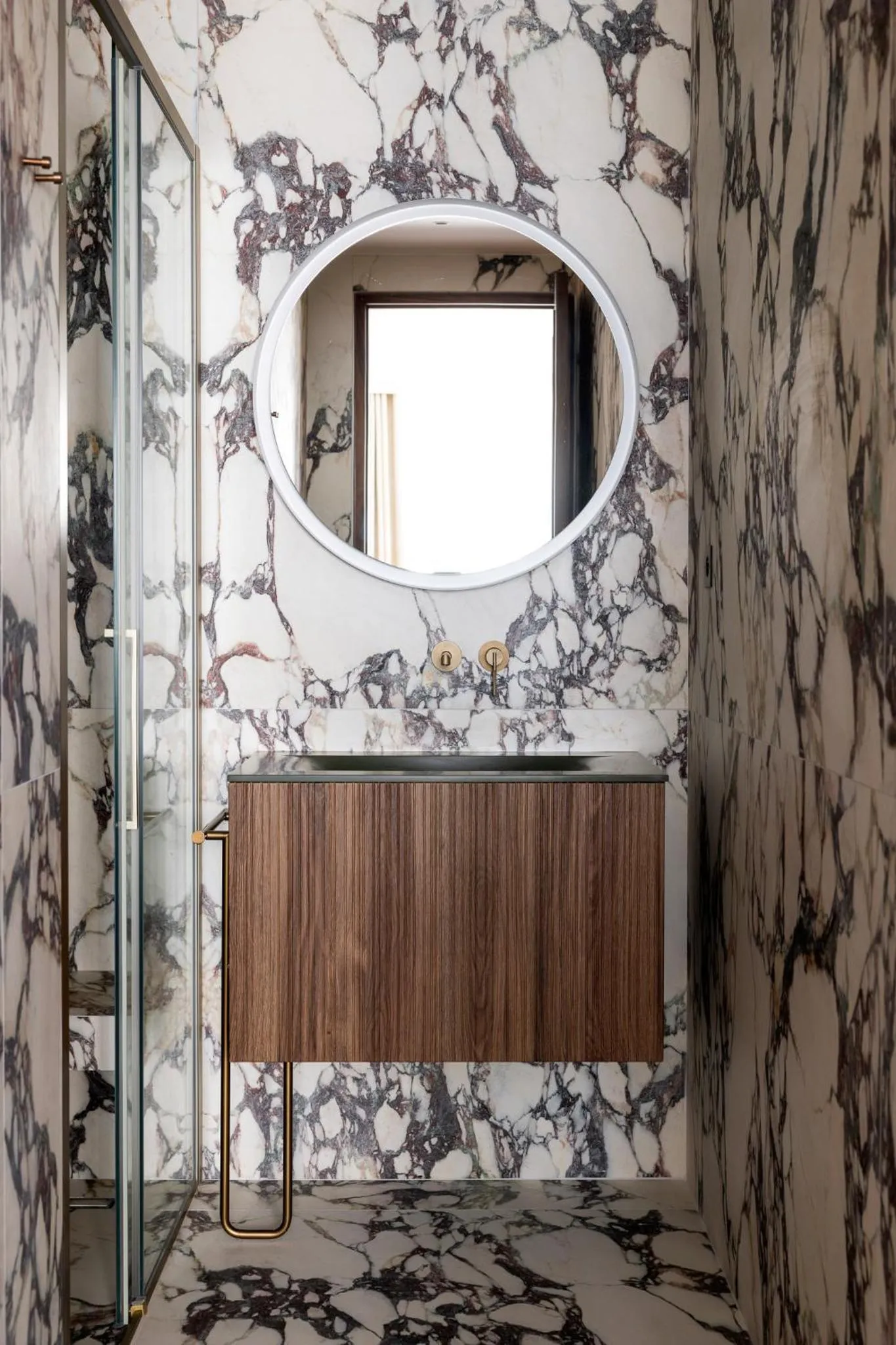 Bathroom in HIGHSTAY - Luxury Serviced Apartments - Centre Pompidou