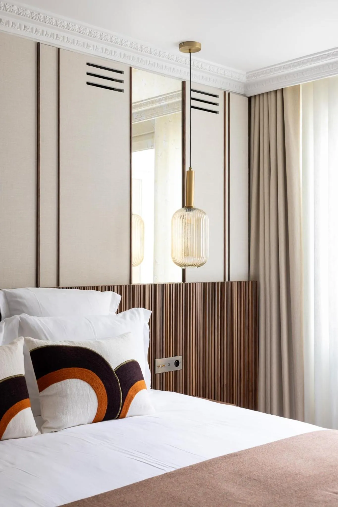 Bed in HIGHSTAY - Luxury Serviced Apartments - Centre Pompidou