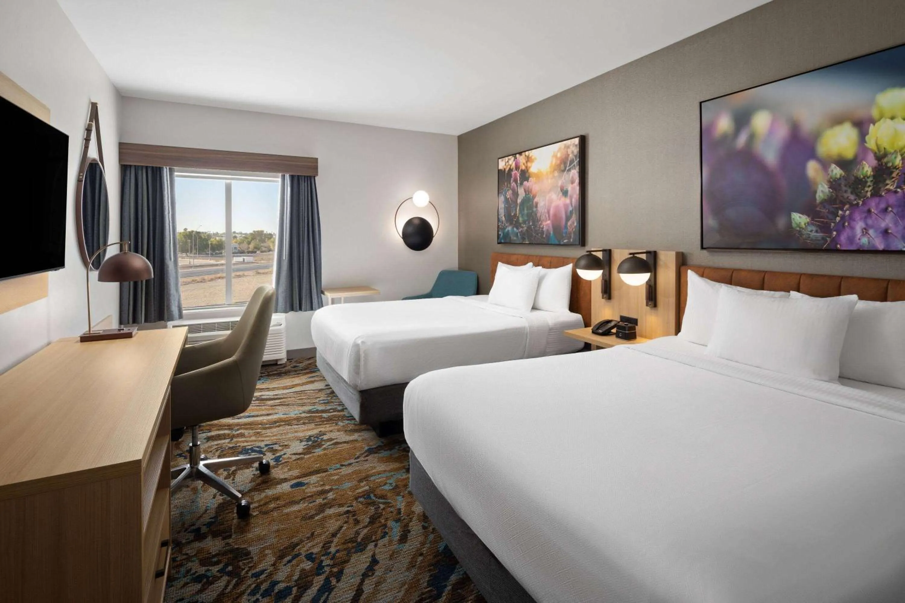 Photo of the whole room, Bed in La Quinta Inn & Suites by Wyndham Yuma