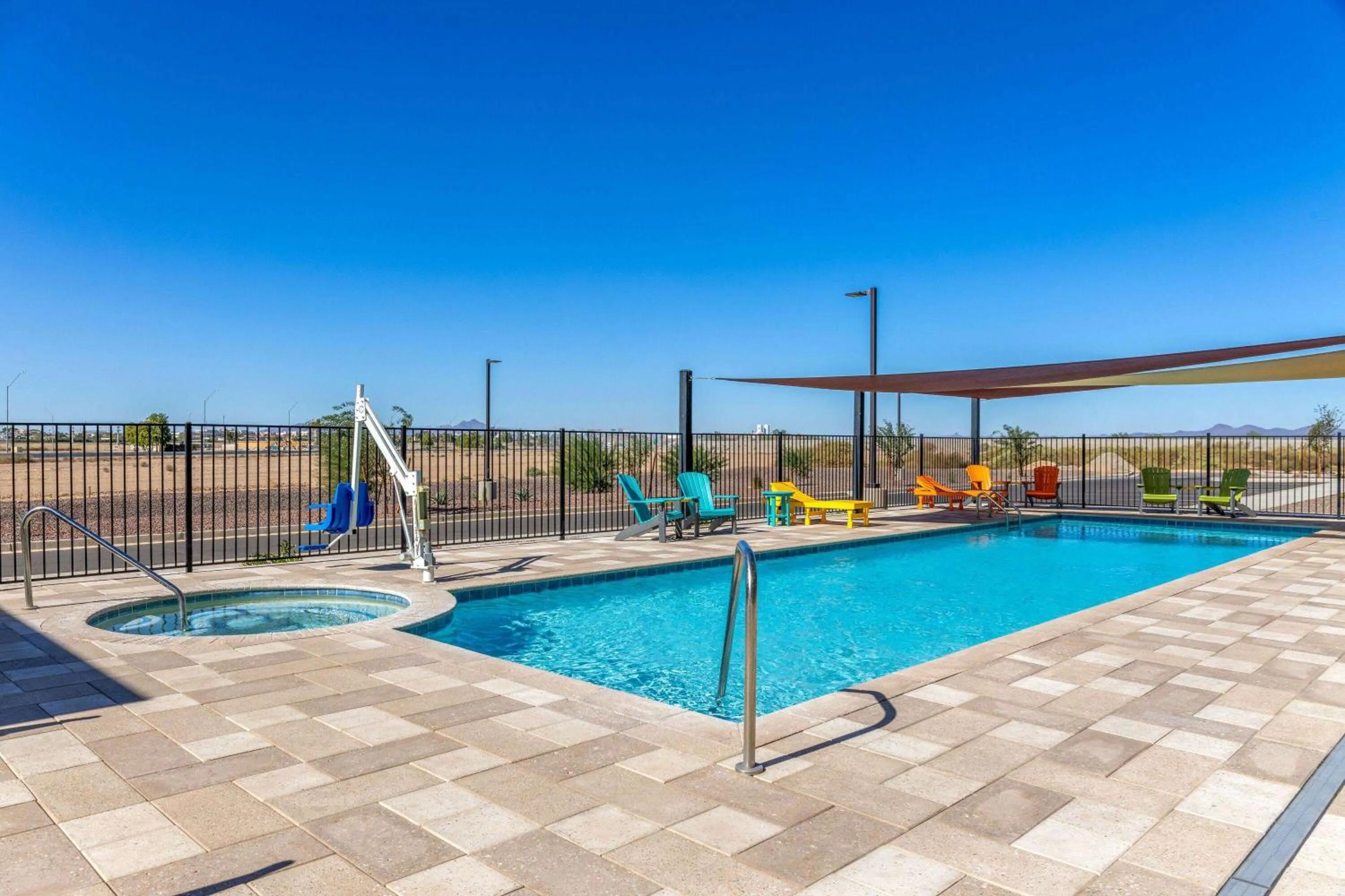 Swimming pool in La Quinta Inn & Suites by Wyndham Yuma