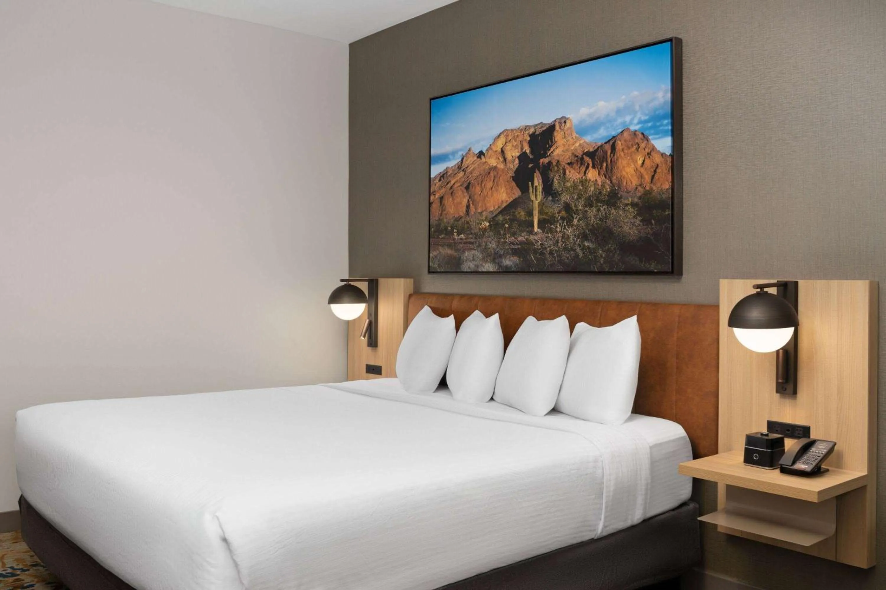 Photo of the whole room, Bed in La Quinta Inn & Suites by Wyndham Yuma