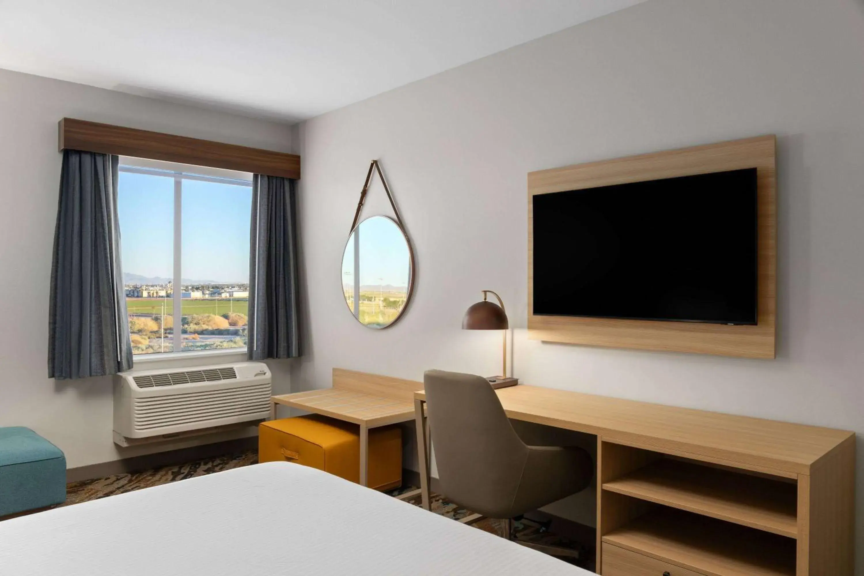 King Suite with Sofa Bed - Mobility Accessible in La Quinta Inn & Suites by Wyndham Yuma King Suite with Sofa Bed - Mobility Accessible in La Quinta Inn & Suites by Wyndham Yuma