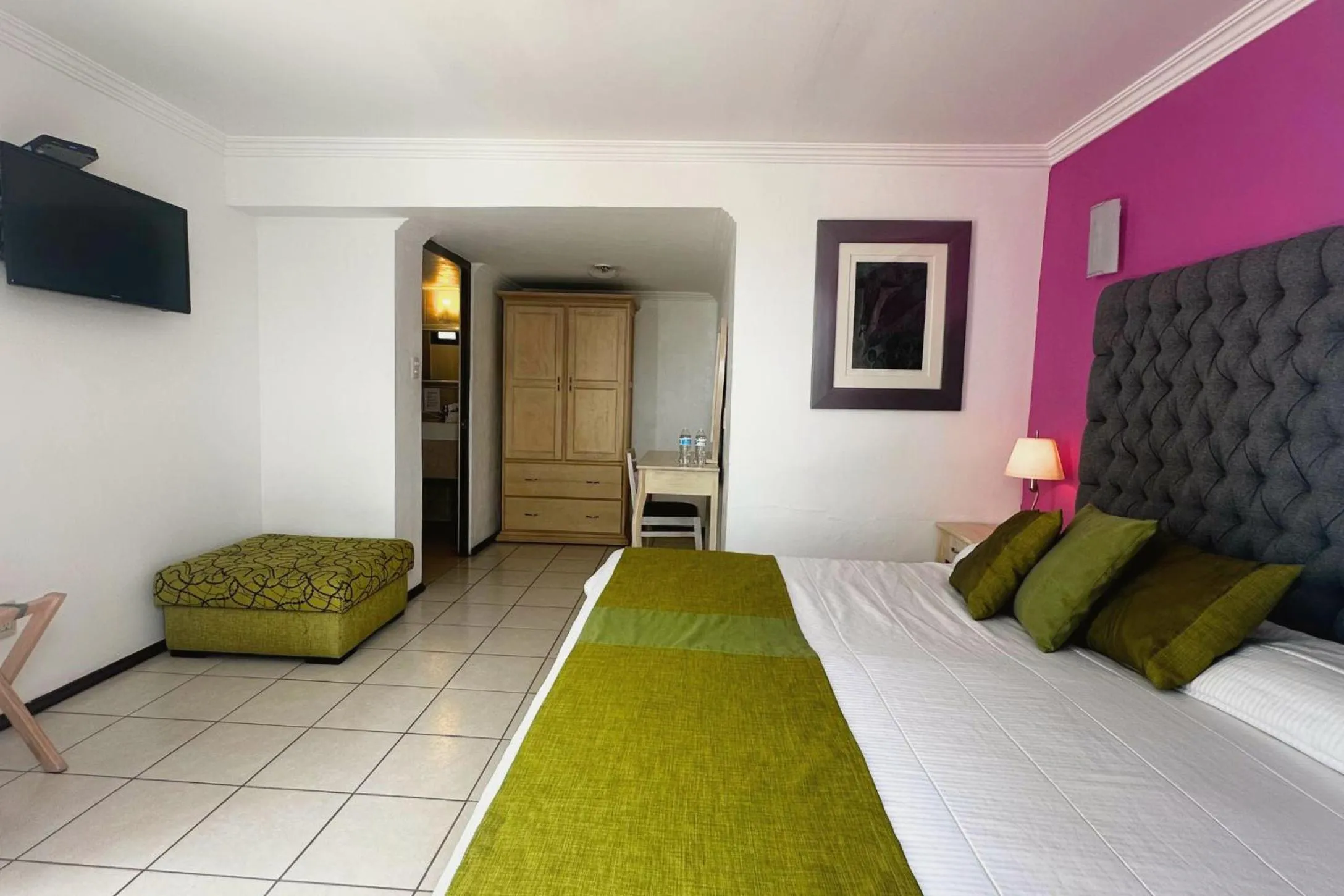 air conditioner, Bed in Hotel La Casa de María