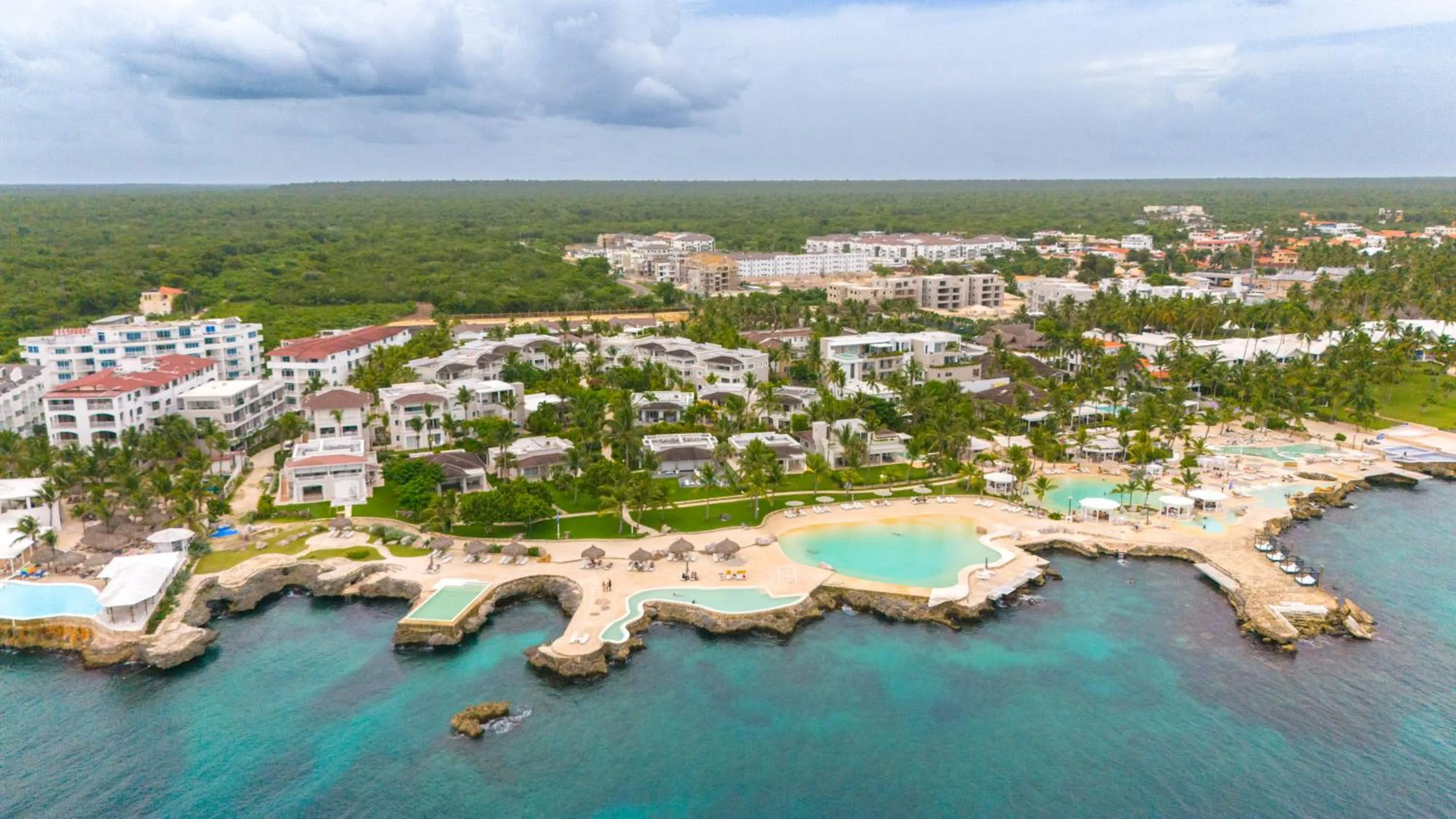 TRACADERO Beach Club & Holidays Rentals