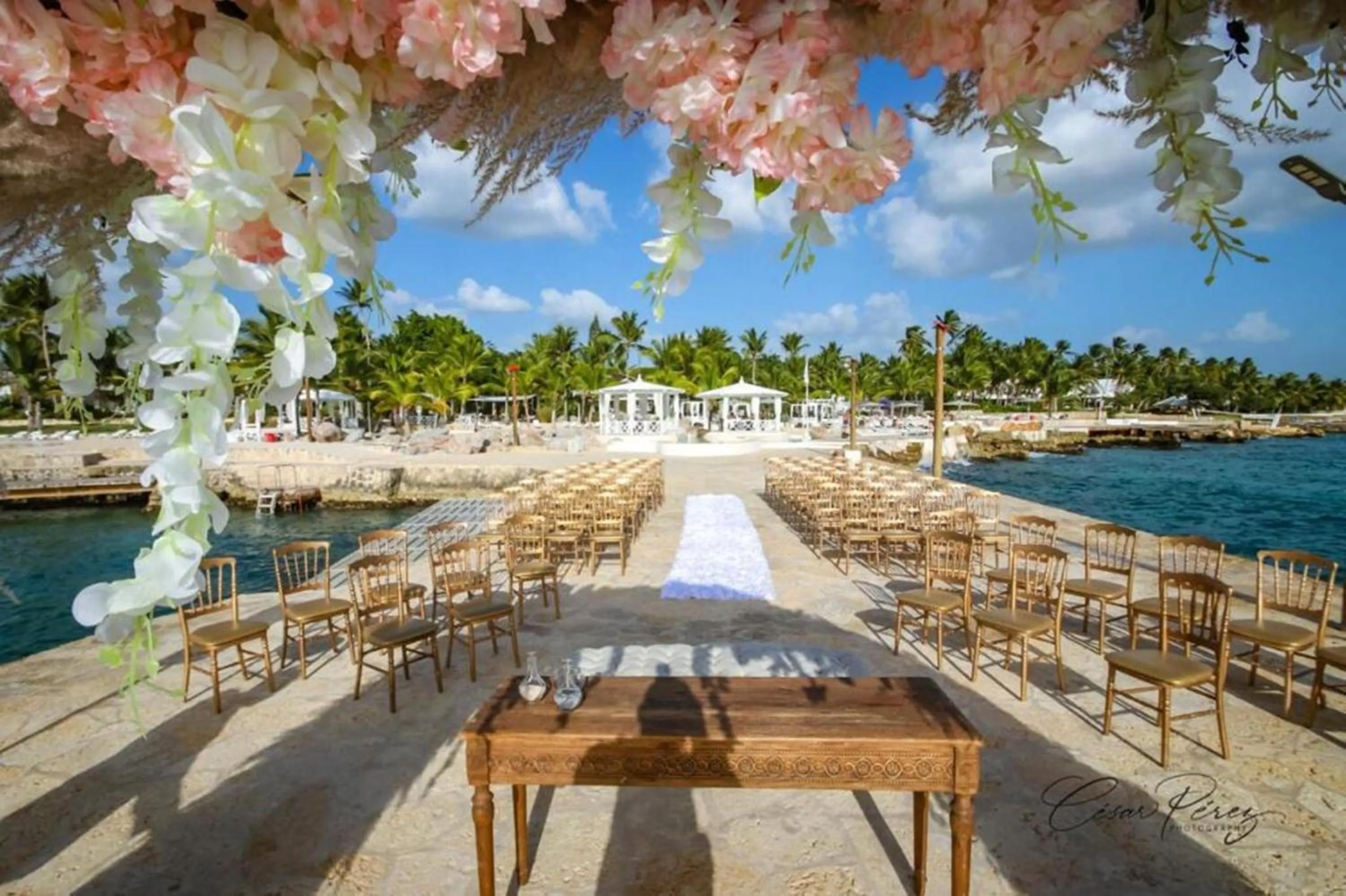 Natural landscape in TRACADERO Beach Club & Holidays Rentals