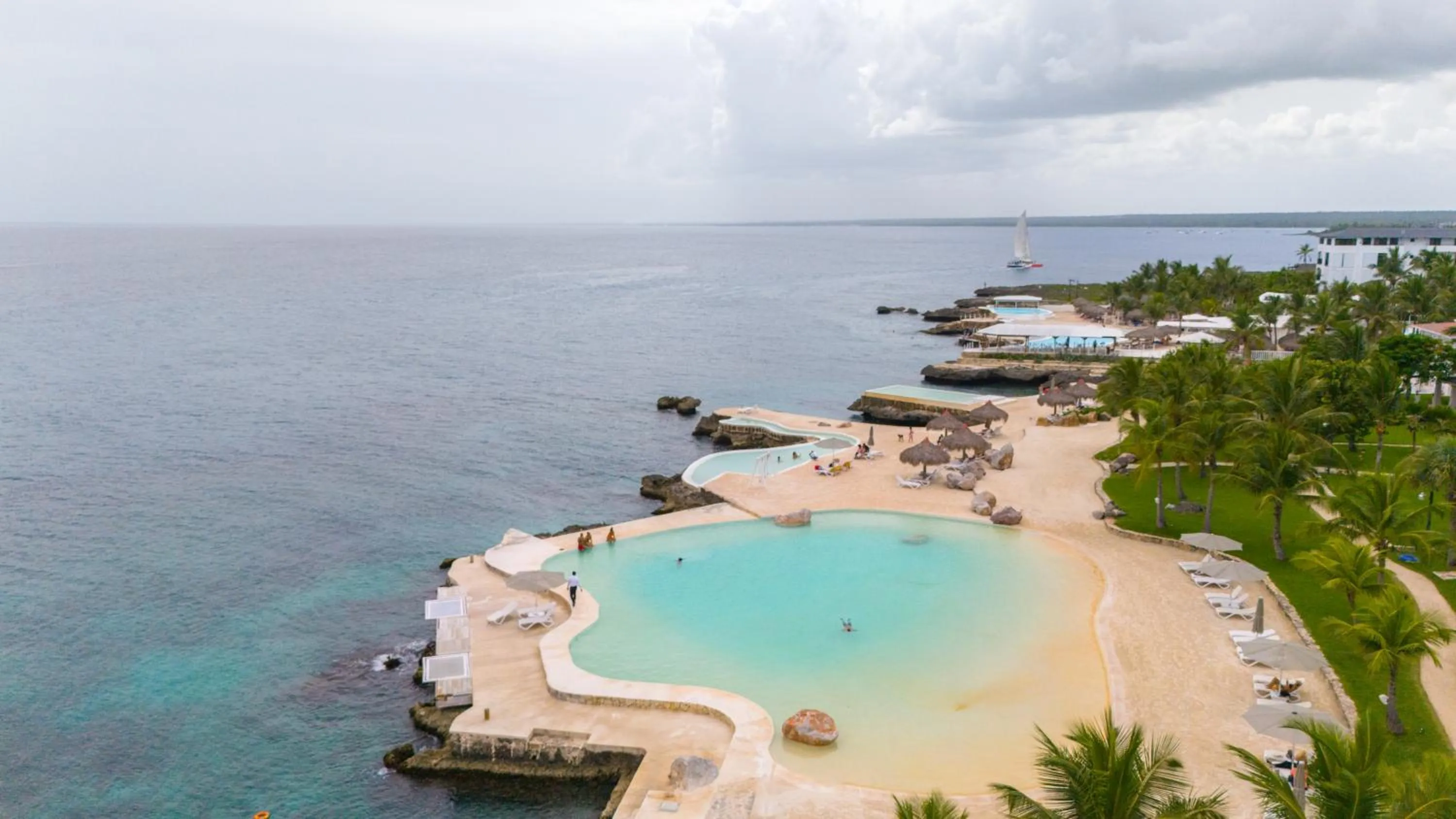 TRACADERO Beach Club & Holidays Rentals