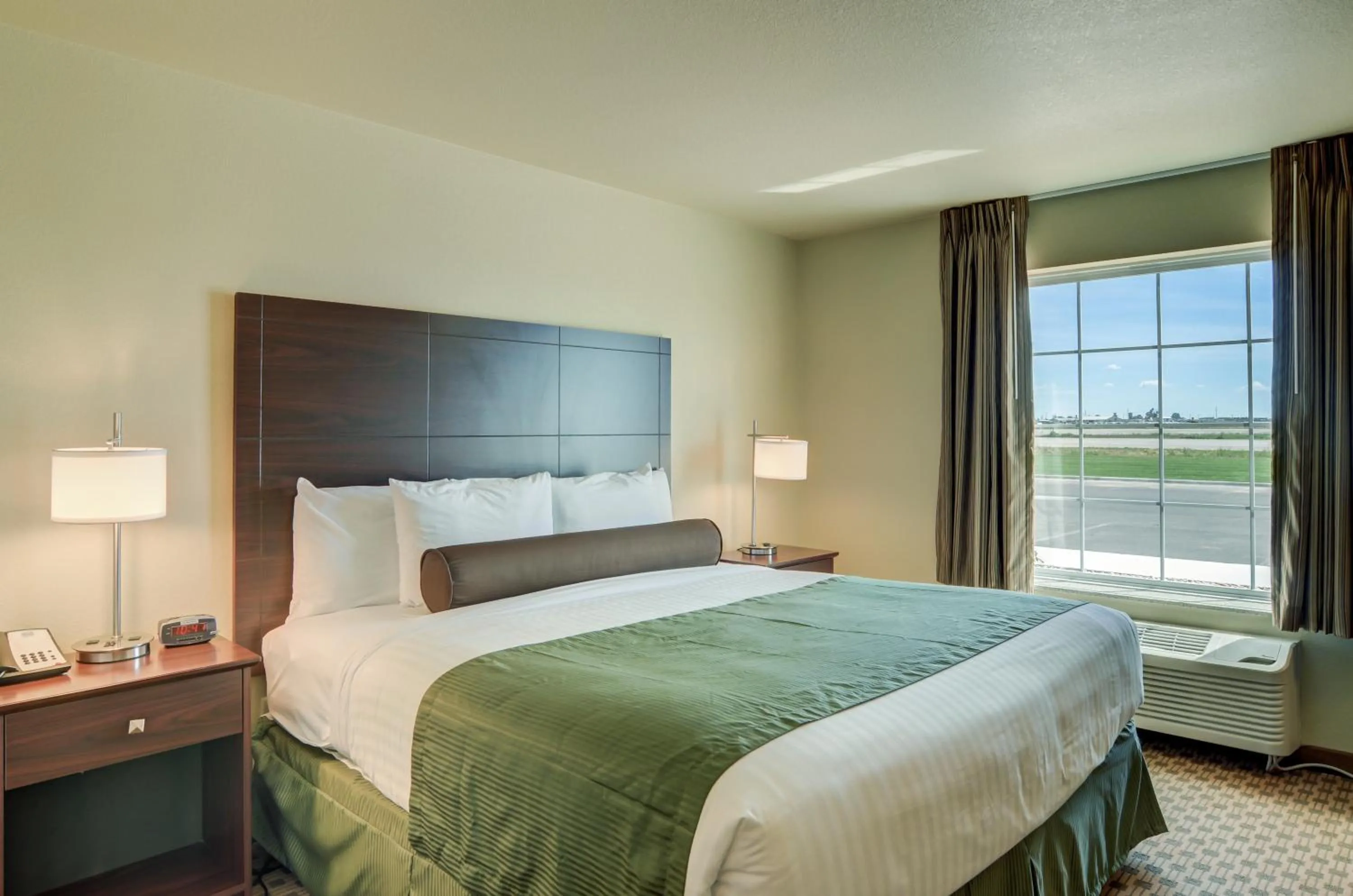 Bed in Cobblestone Inn & Suites-Kersey