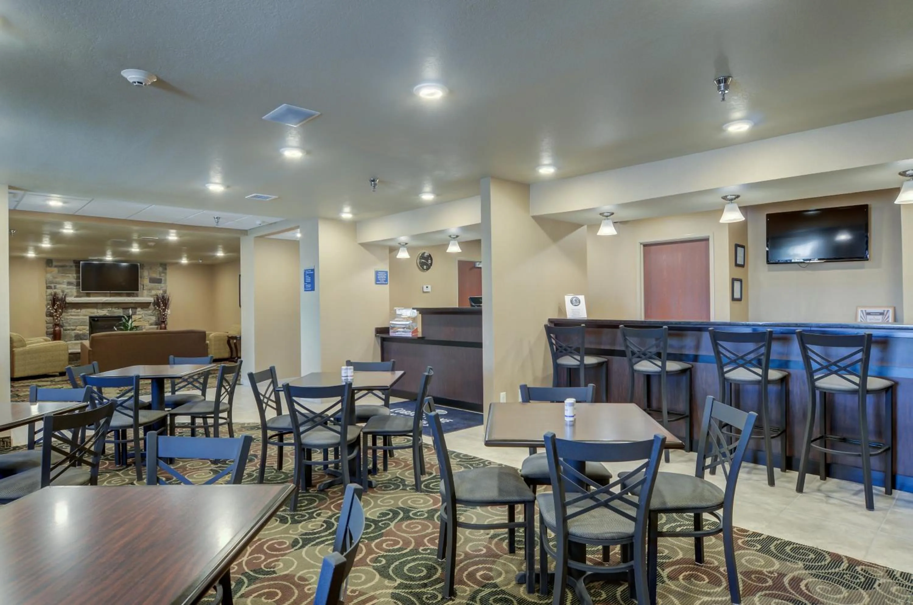 American breakfast in Cobblestone Inn & Suites-Kersey