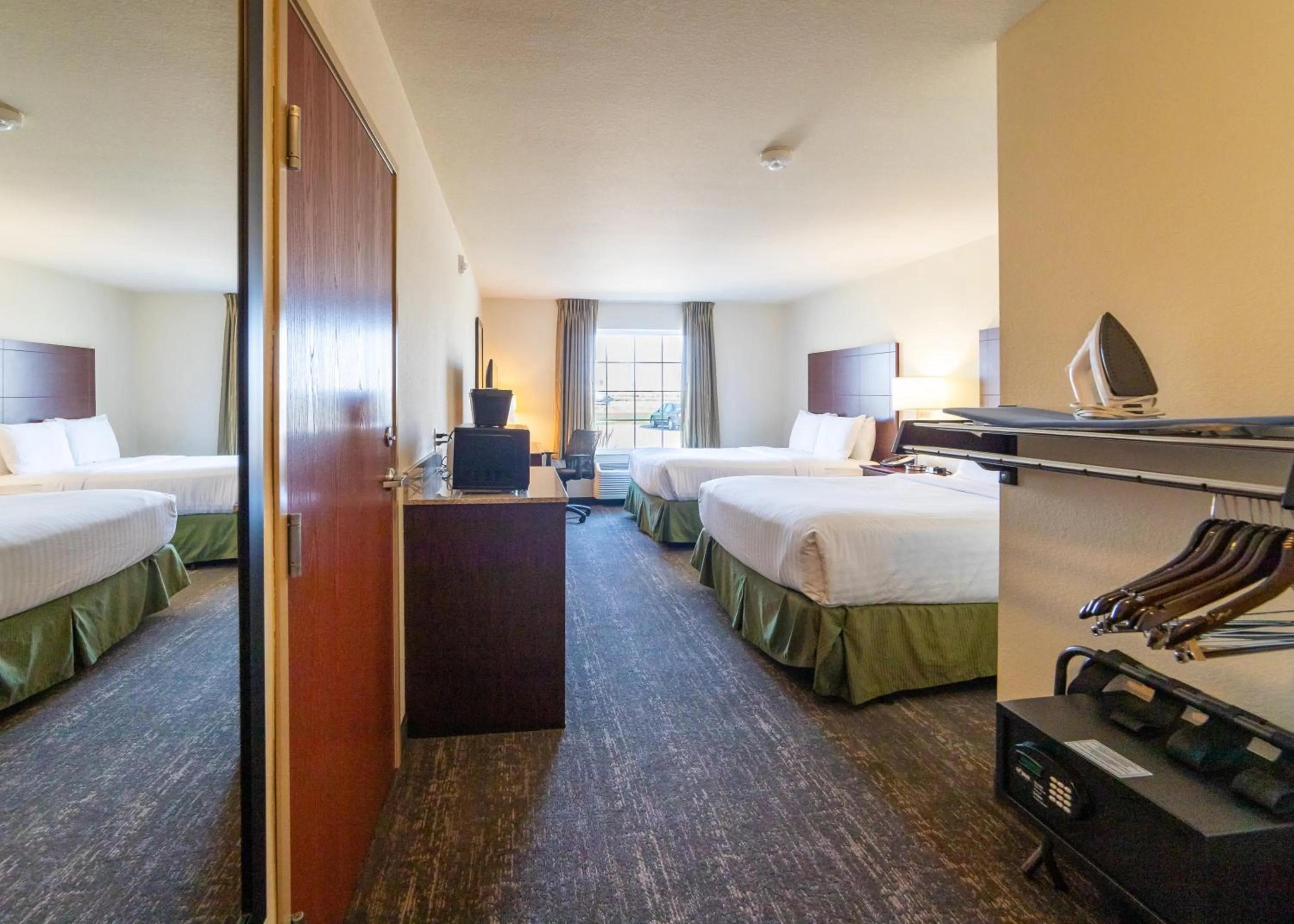 Bedroom, Bed in Cobblestone Inn and Suites - Eaton