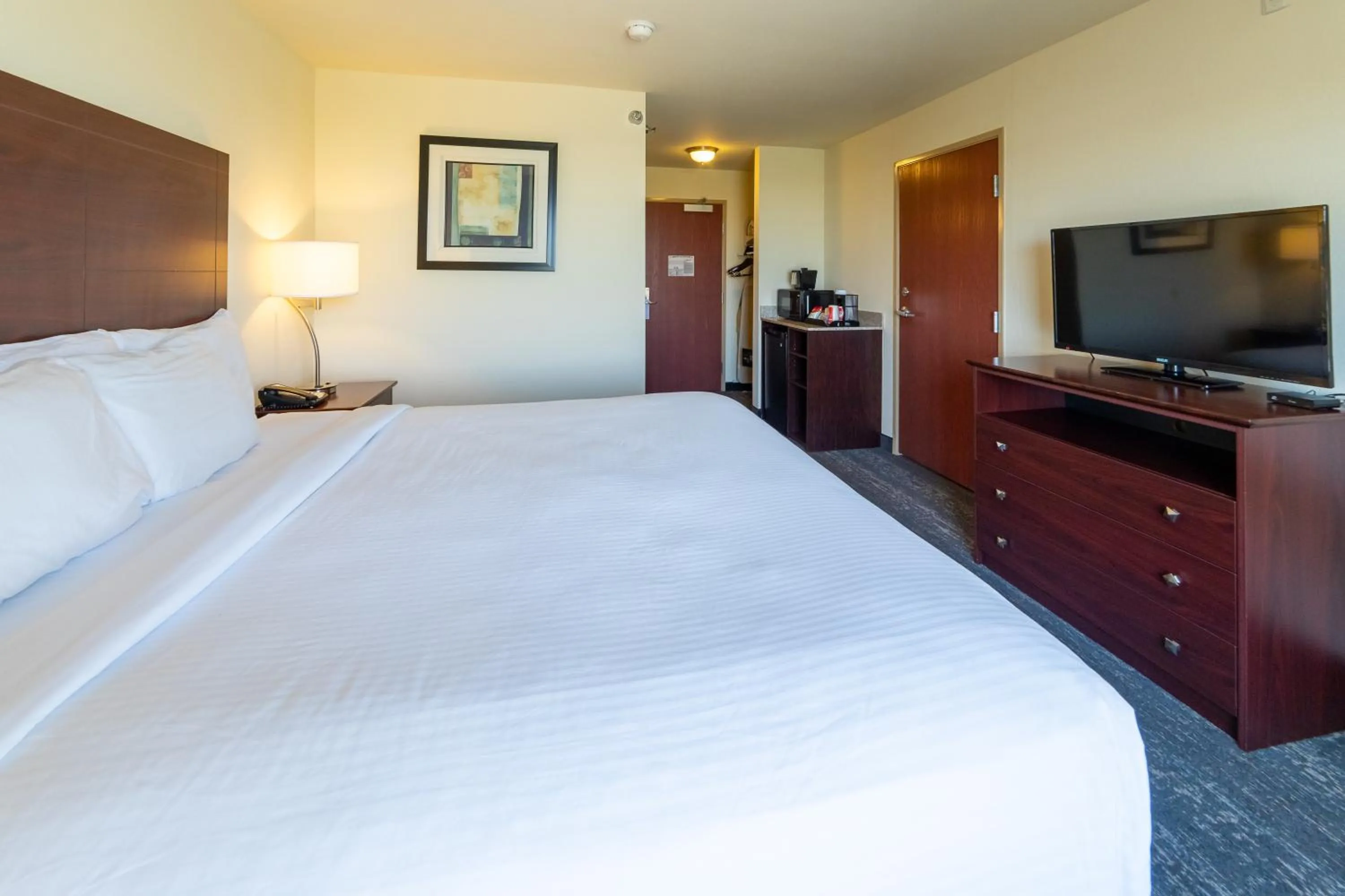 Bedroom, Bed in Cobblestone Inn and Suites - Eaton