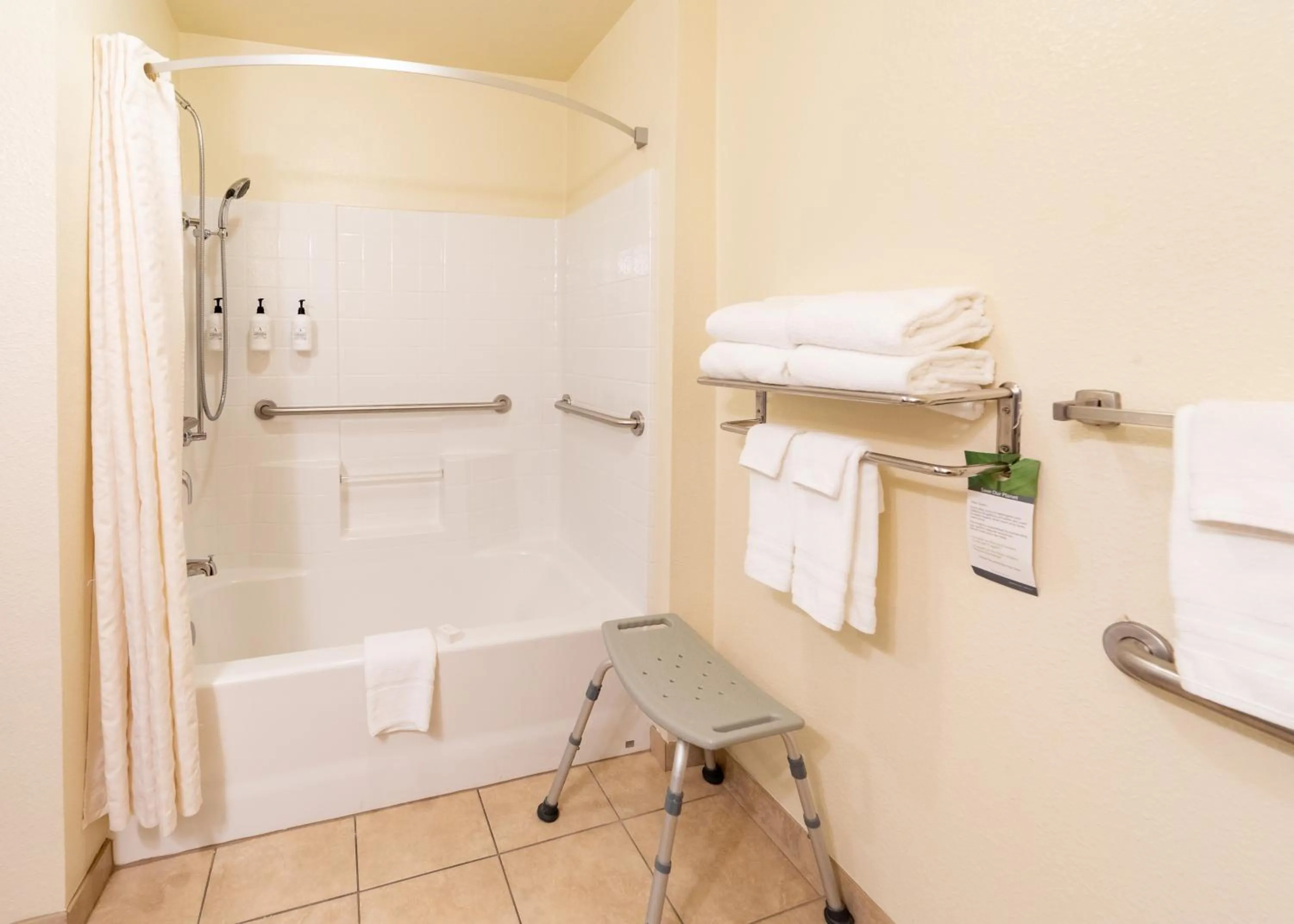 Bathroom in Cobblestone Inn and Suites - Eaton