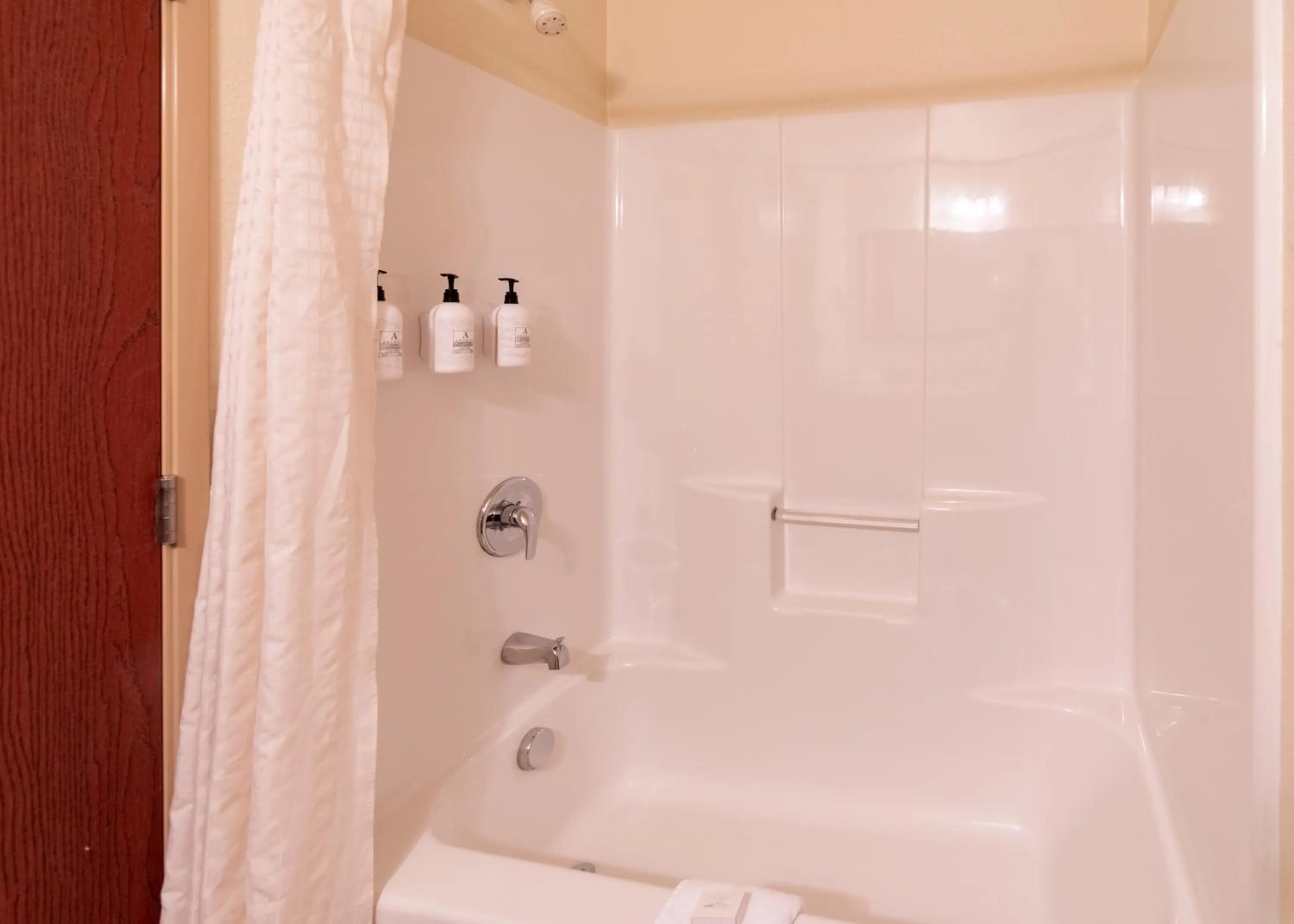 Bathroom in Cobblestone Inn and Suites - Eaton