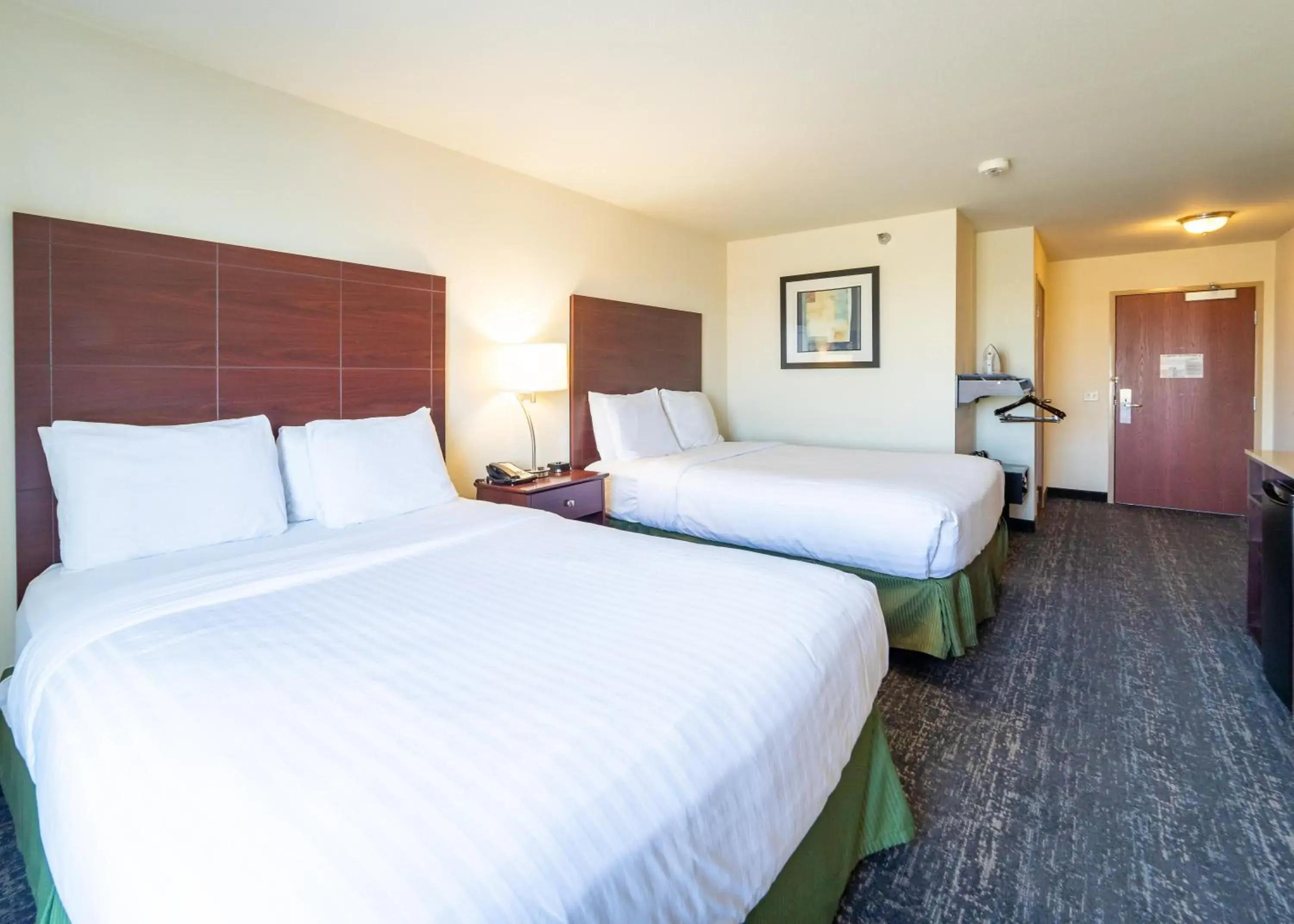 Deluxe Queen Room in Cobblestone Inn and Suites - Eaton Deluxe Queen Room in Cobblestone Inn and Suites - Eaton