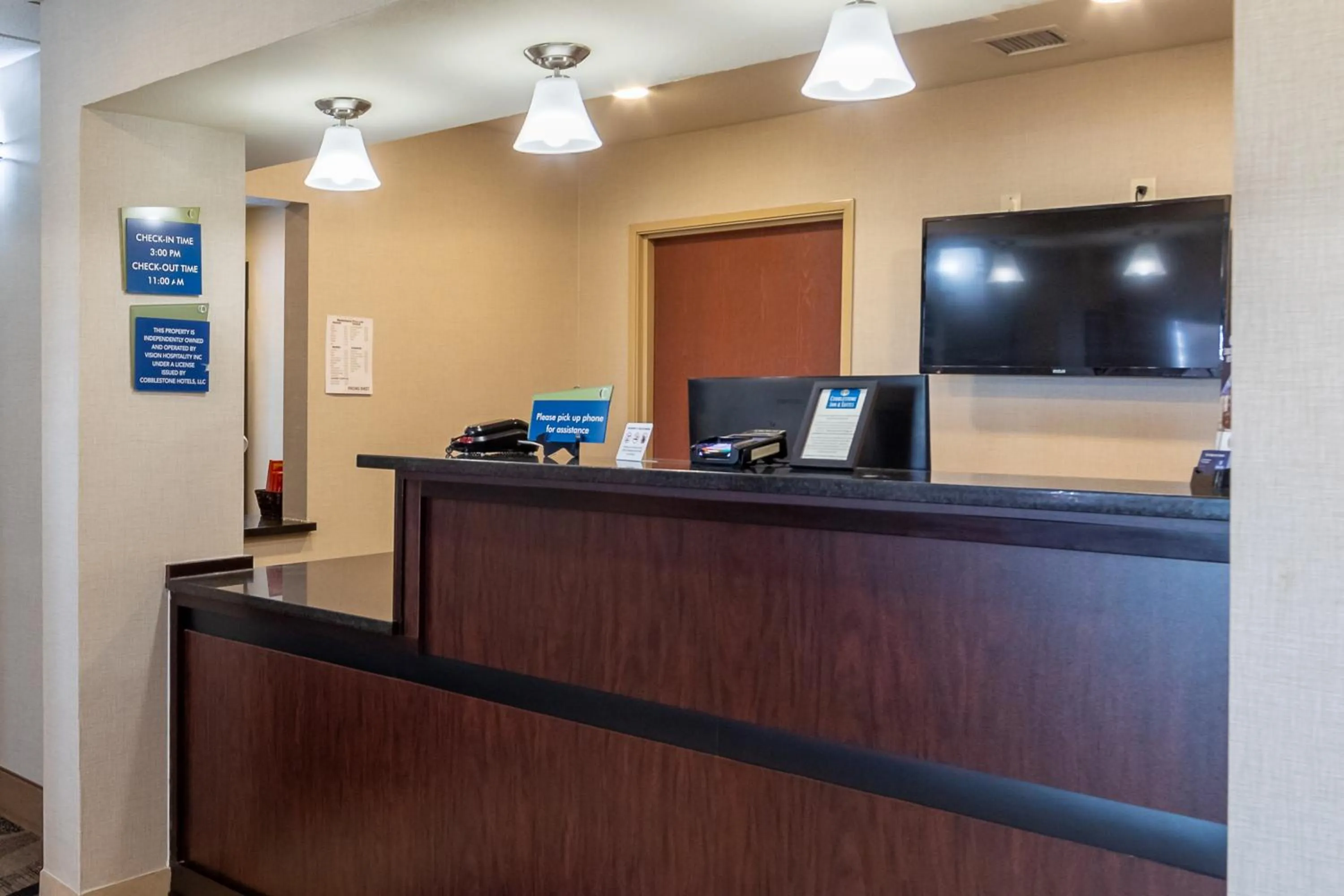 Lobby or reception in Cobblestone Inn and Suites - Eaton