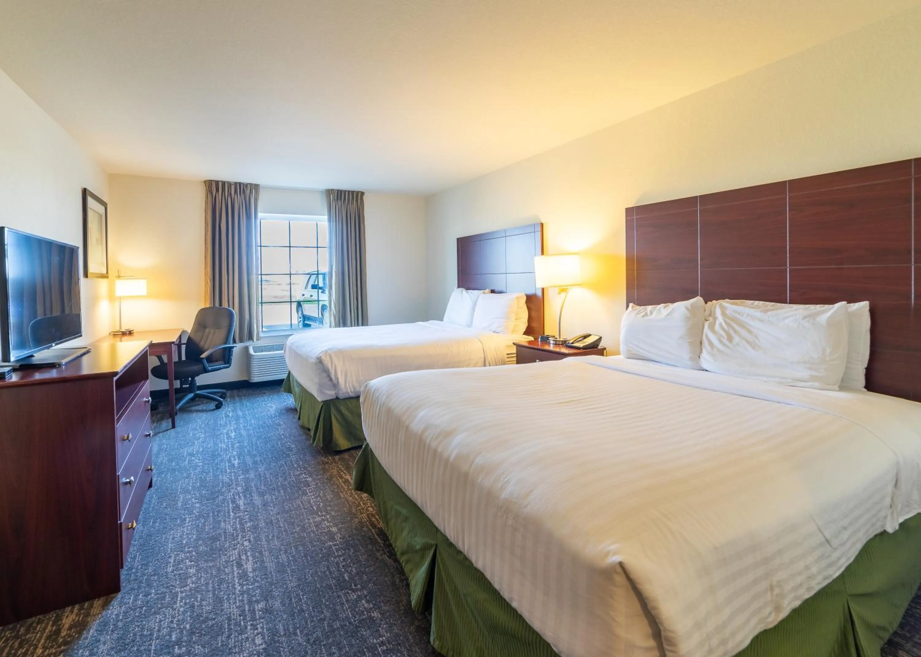 Bedroom, Bed in Cobblestone Inn and Suites - Eaton