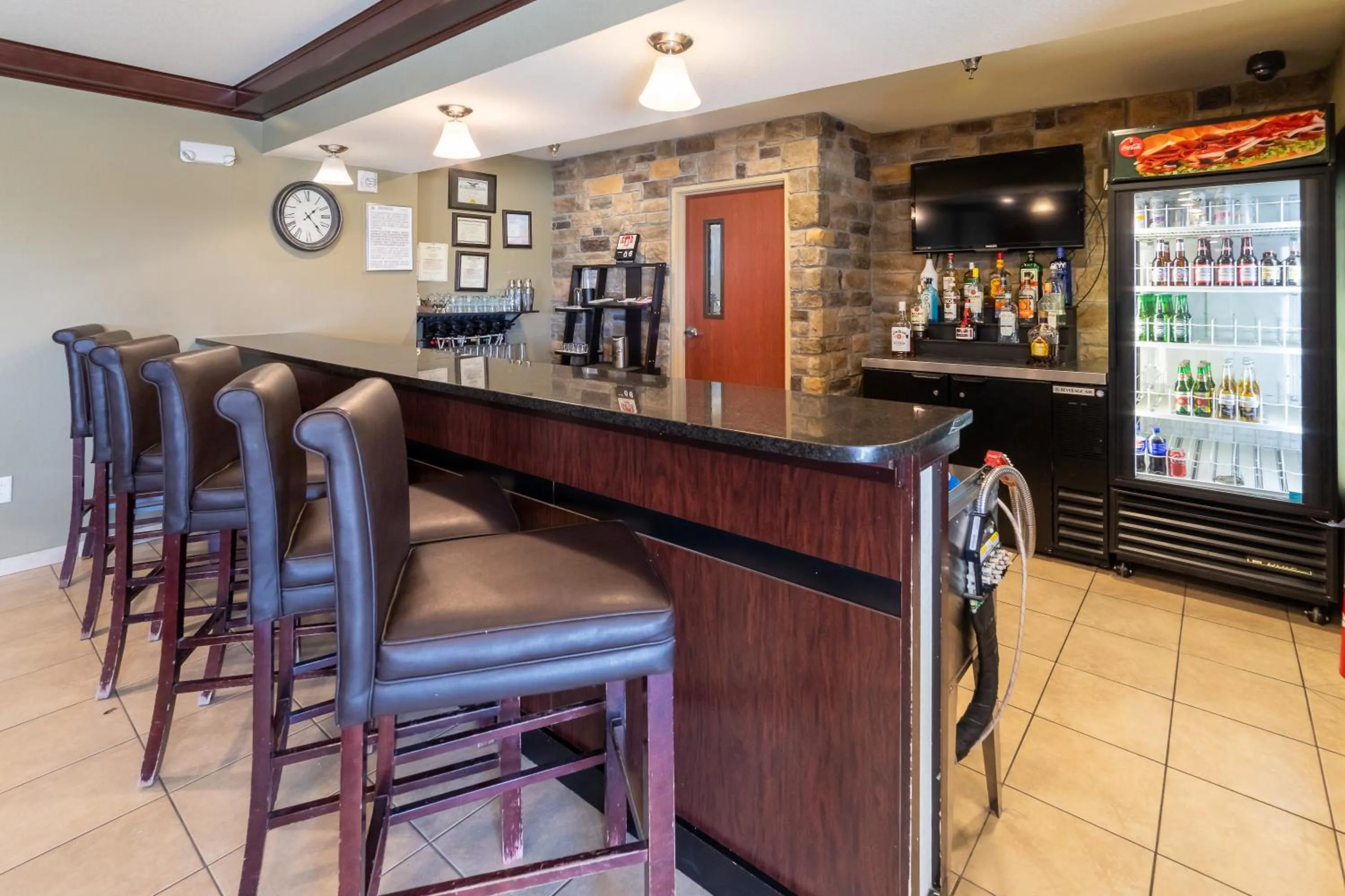 Lounge or bar in Cobblestone Inn and Suites - Eaton