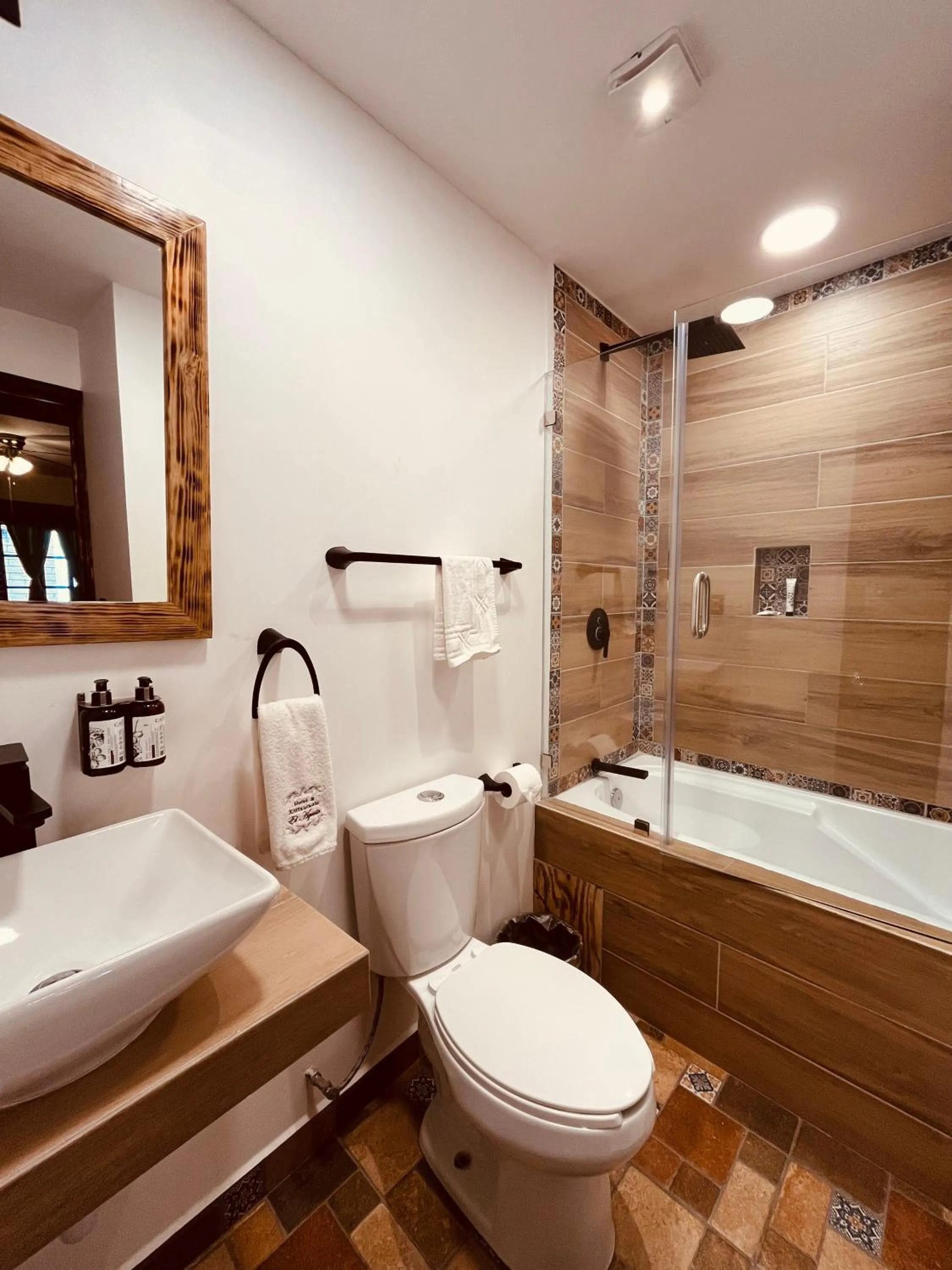 Bathroom in Hotel El Aguila, Villa del Carbón