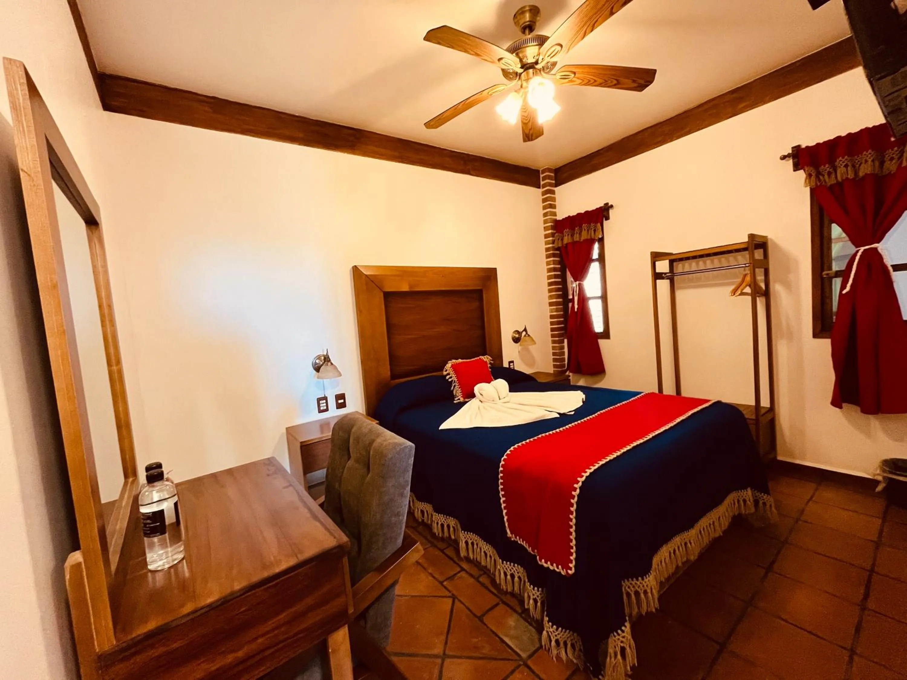 Photo of the whole room, Bed in Hotel El Aguila, Villa del Carbón