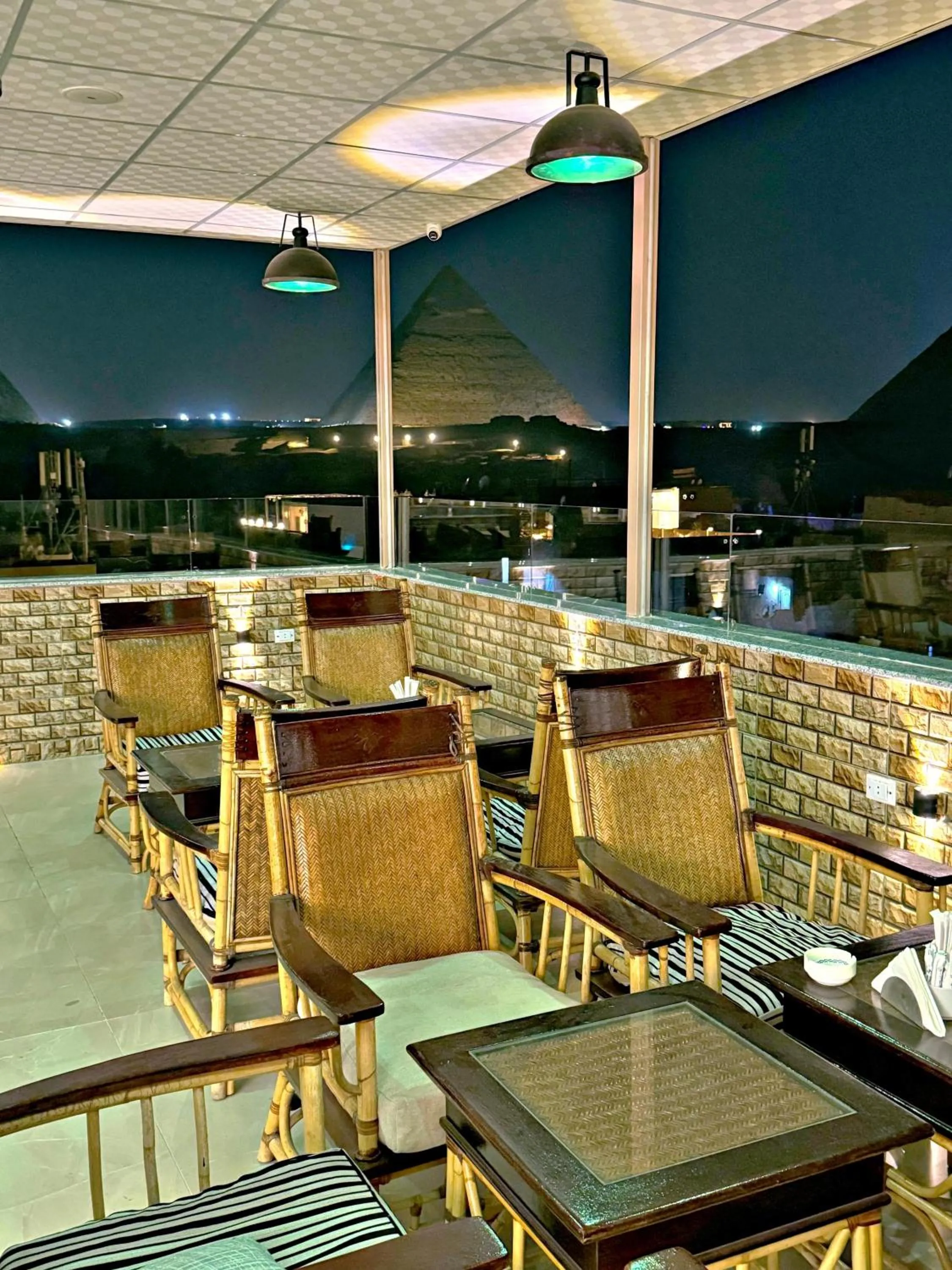 Restaurant/places to eat in Nun Pyramids INN