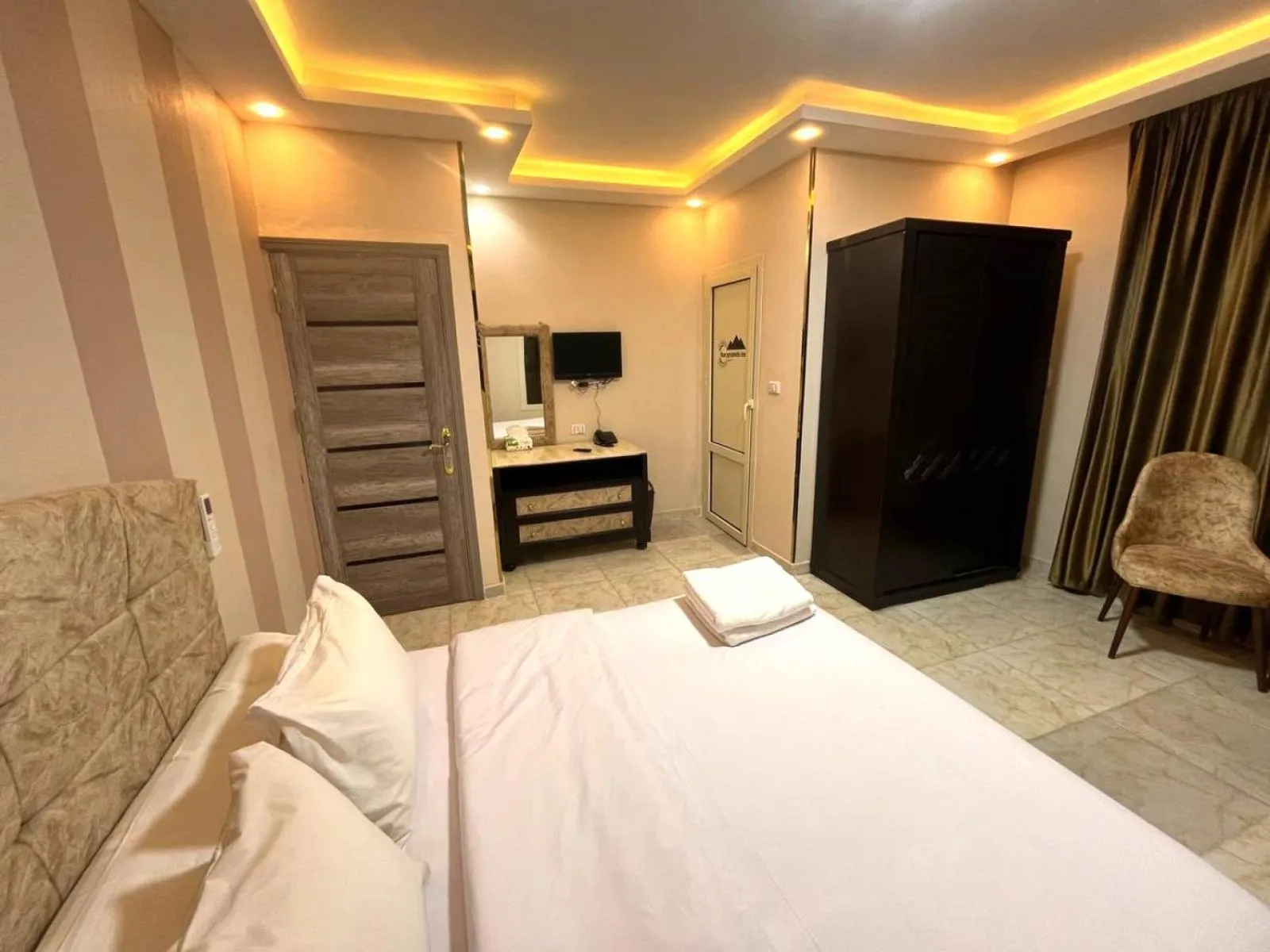 Bed in Nun Pyramids INN