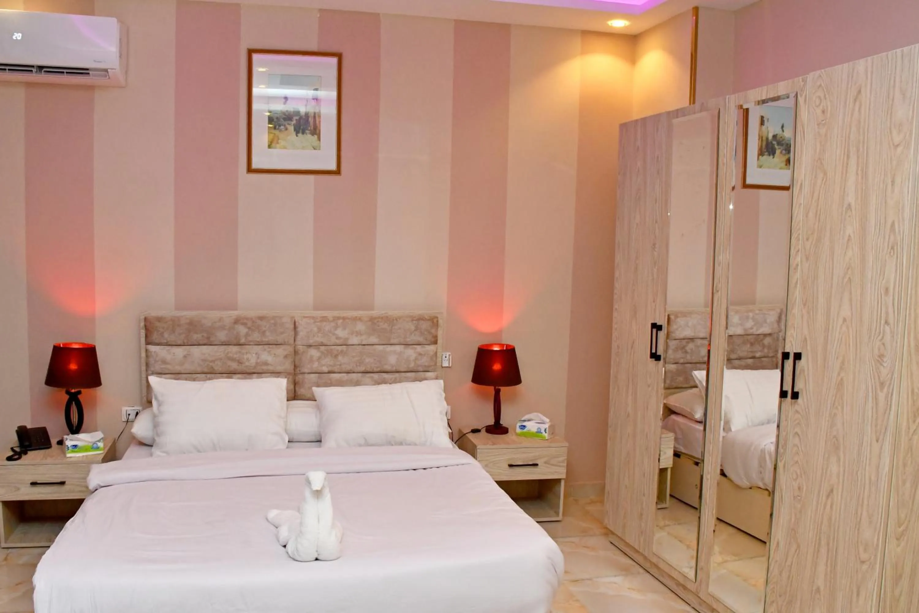 Bed in Nun Pyramids INN